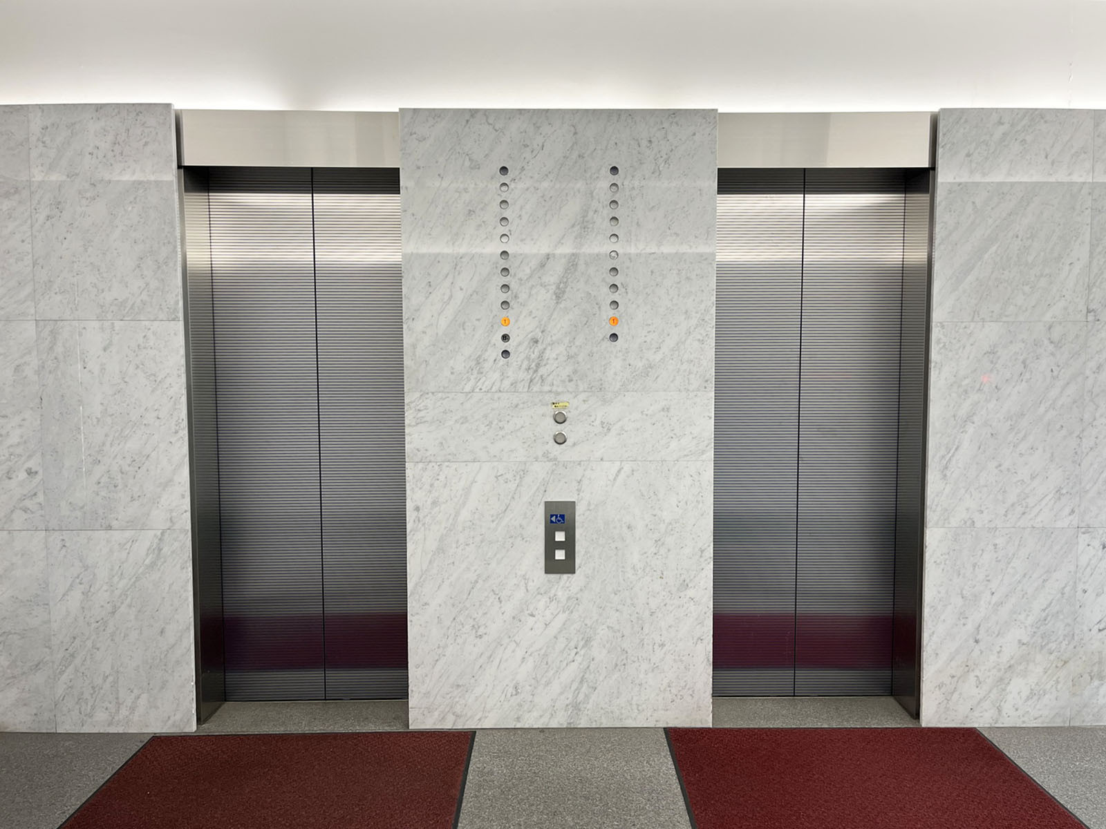 エレベーター(2基)