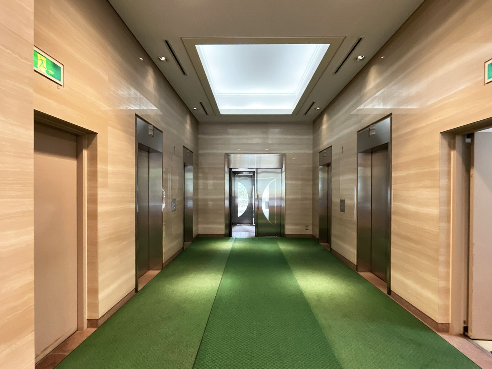 エレベーター(4基)