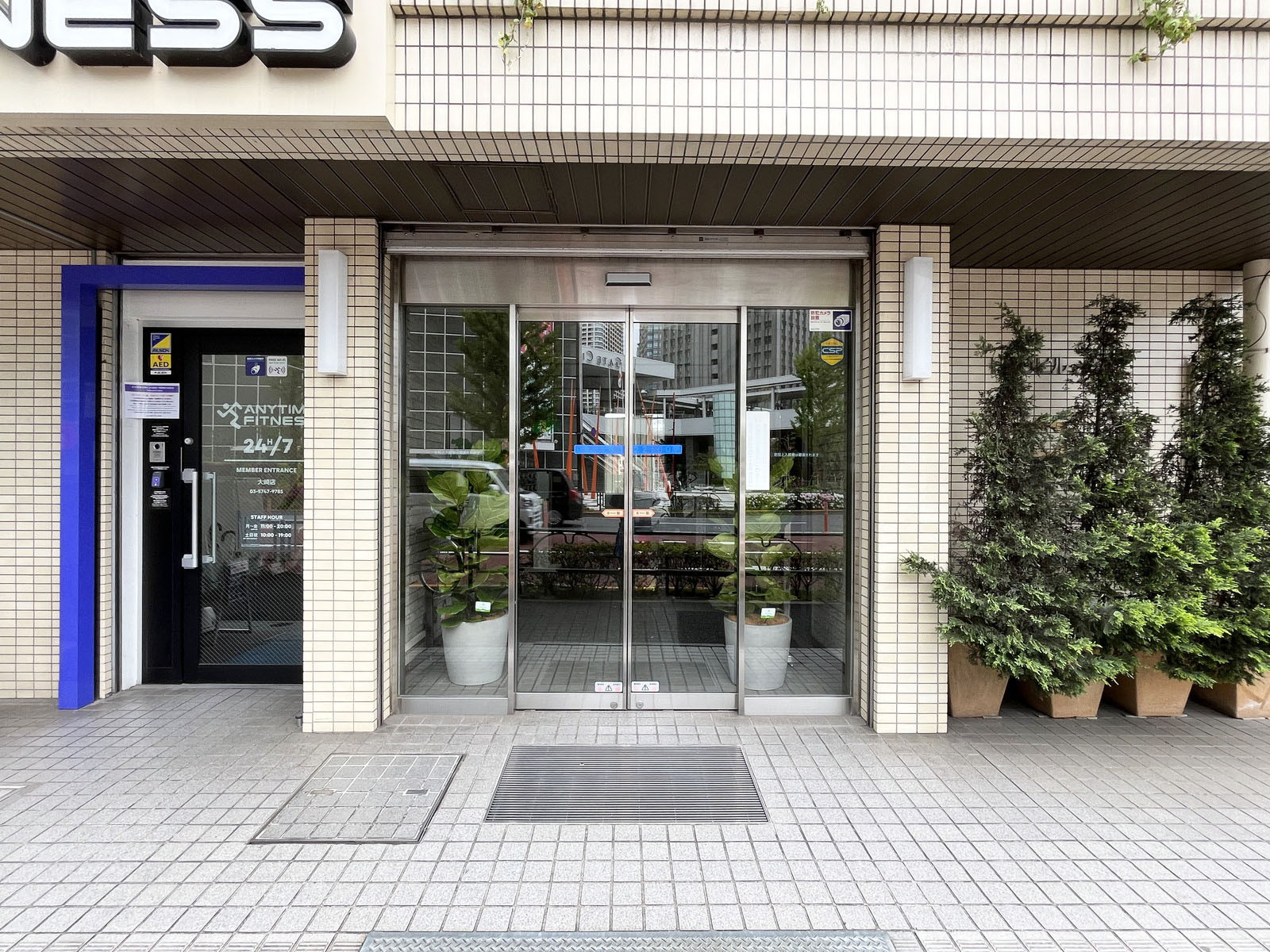 オフィスビル出入口