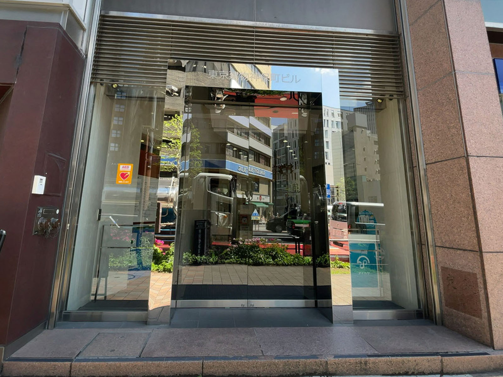 オフィスビル出入口