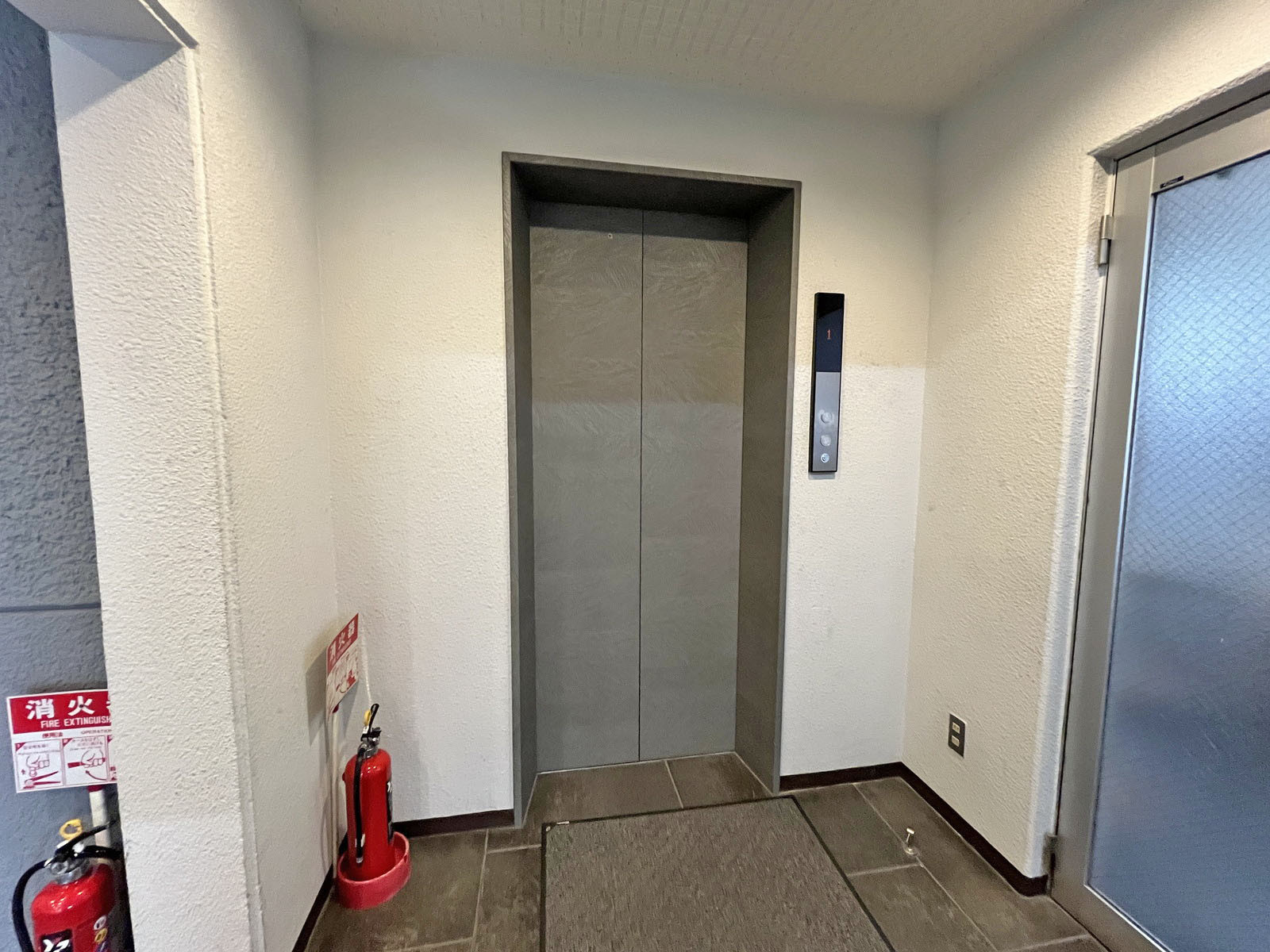 エレベーター(1基)