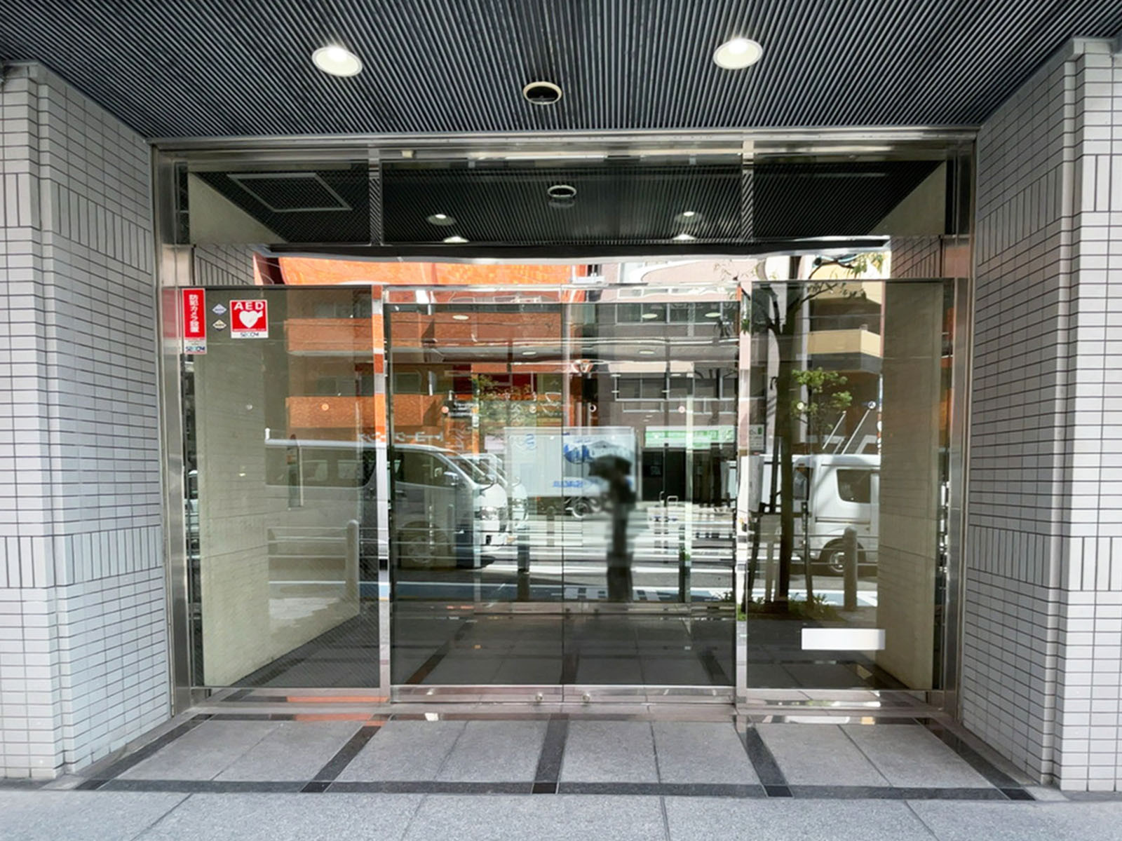 オフィスビル出入口