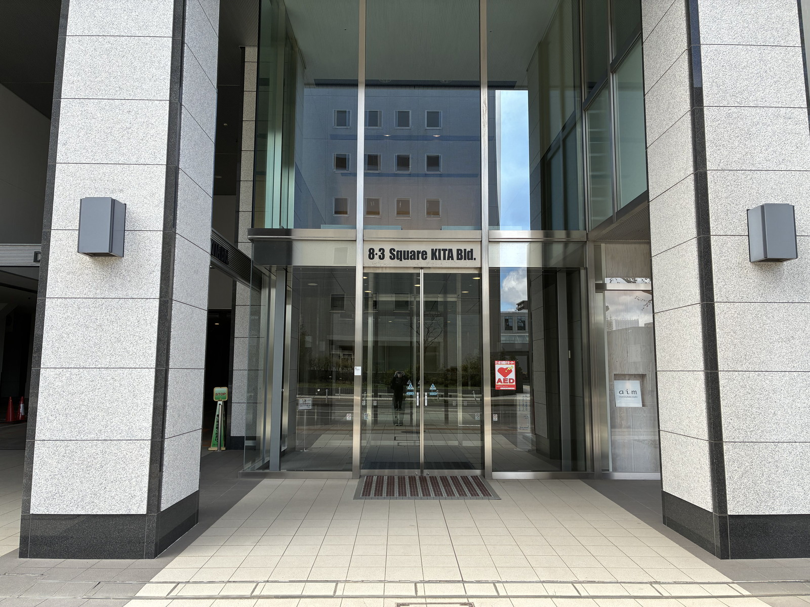 オフィスビル出入口