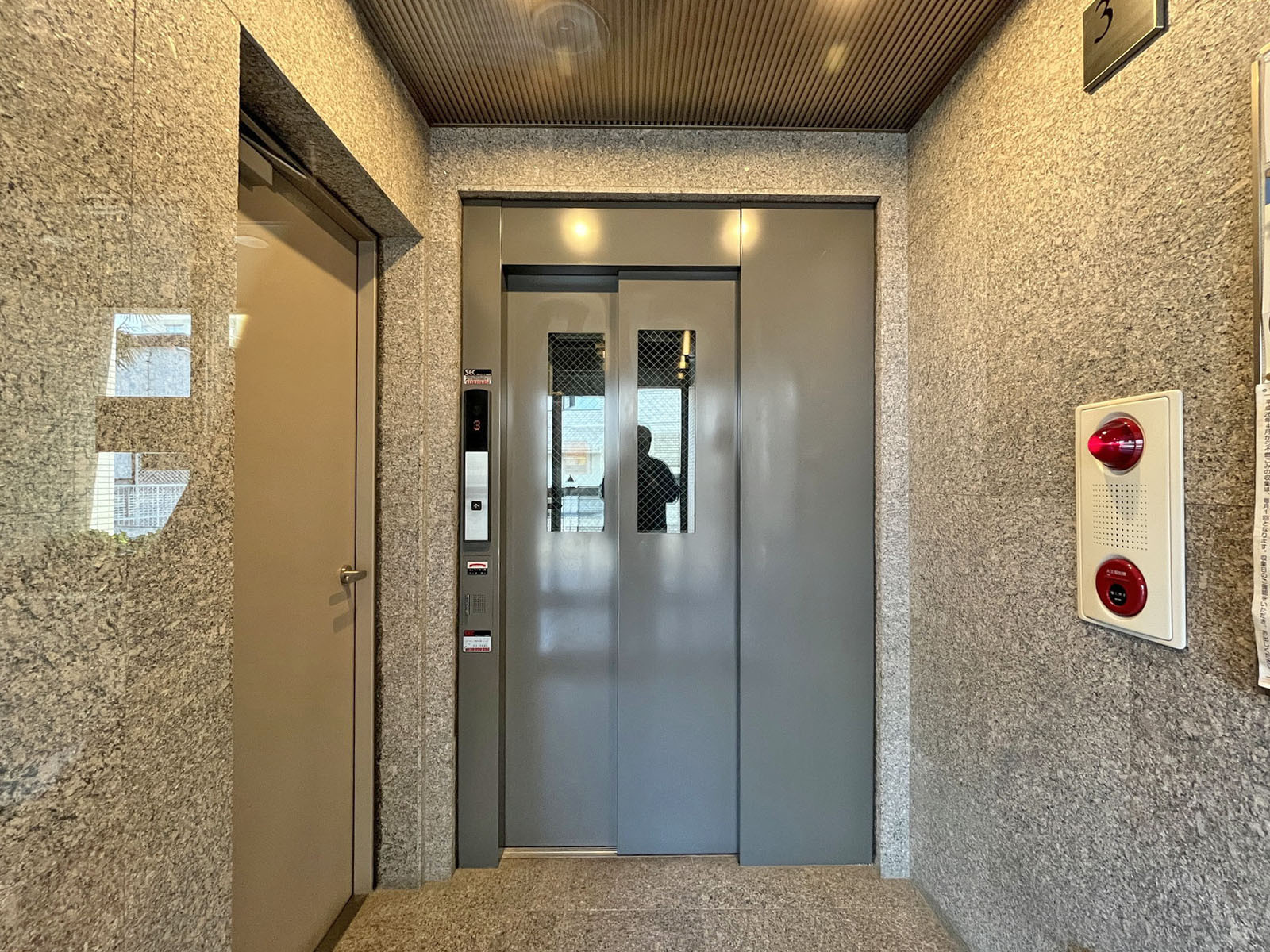 エレベーター(1基)