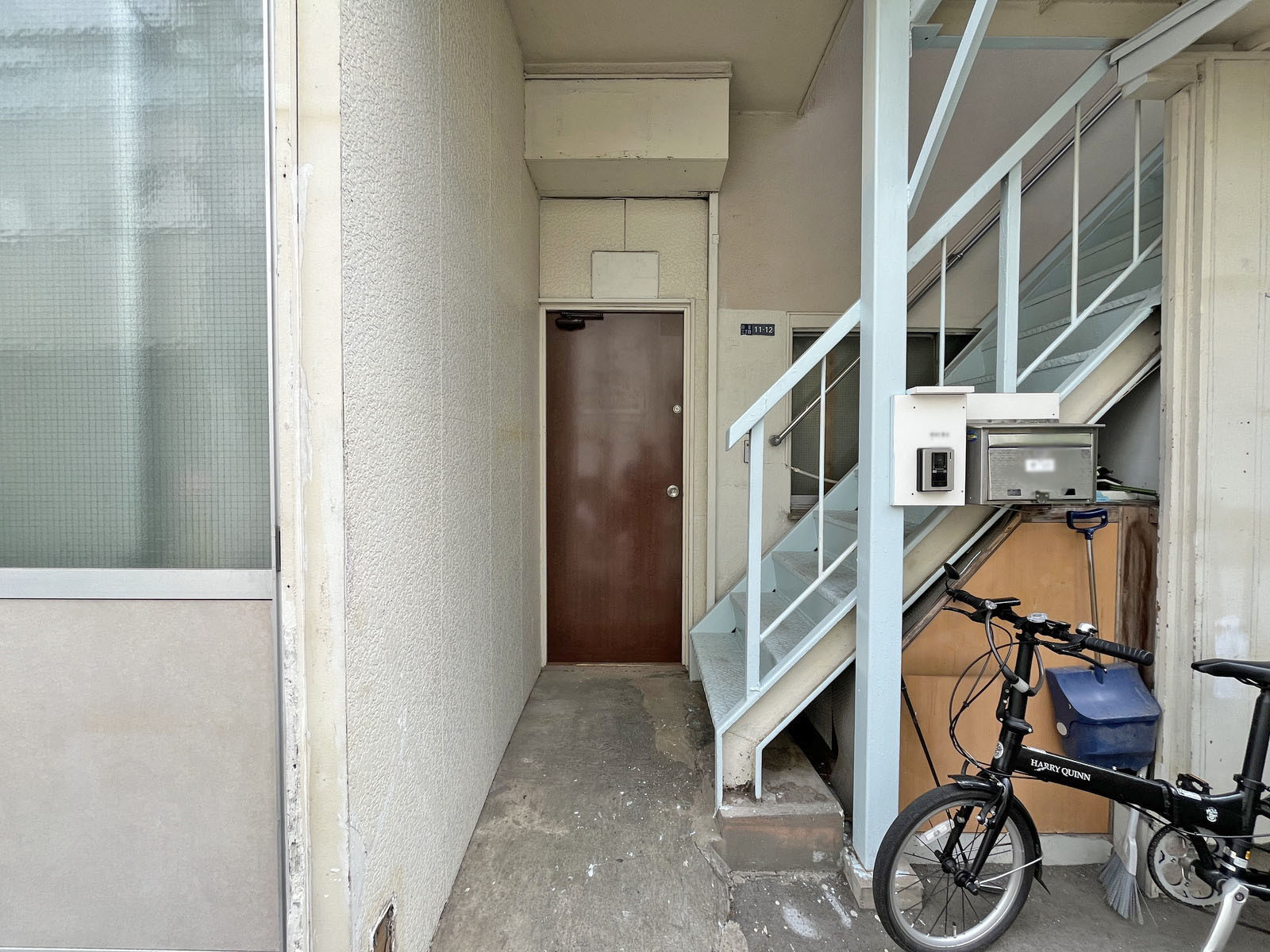 オフィスビル出入口