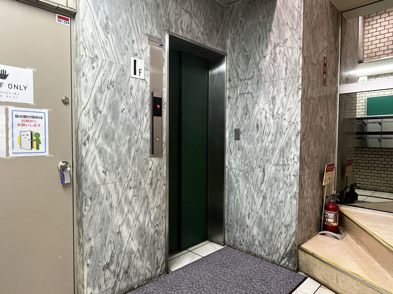 エレベーター(1基)