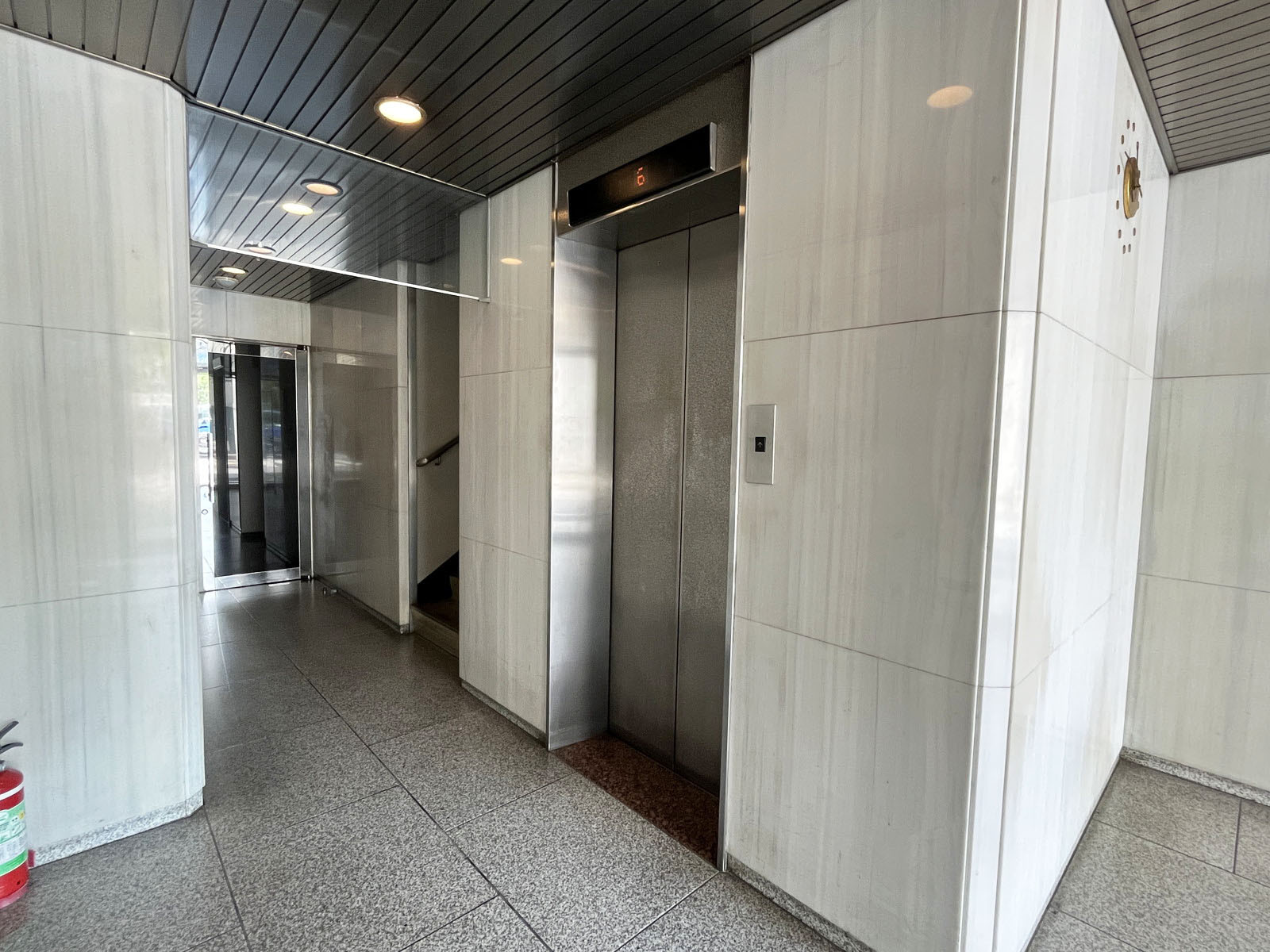 エレベーター(1基)