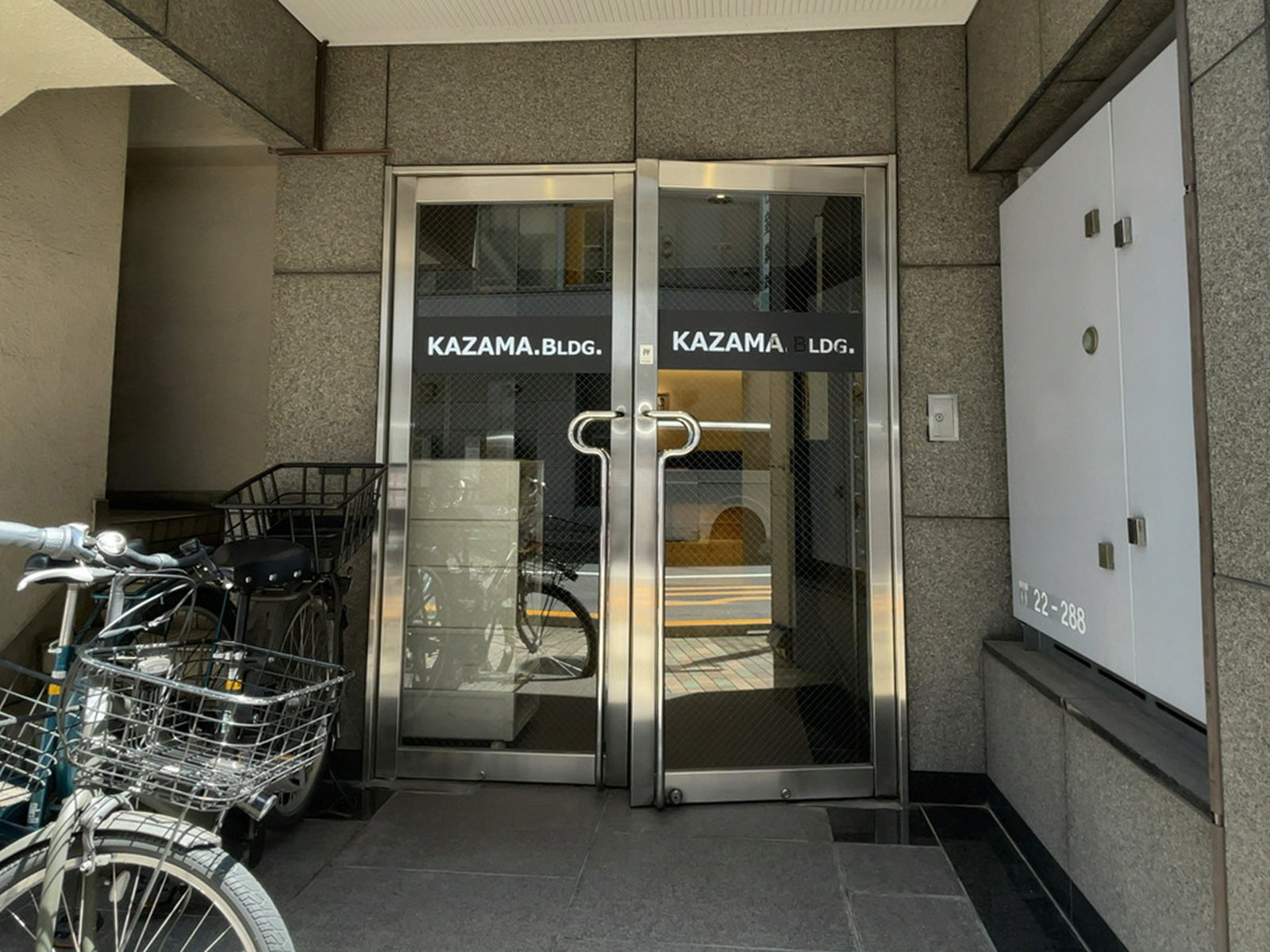 オフィスビル出入口