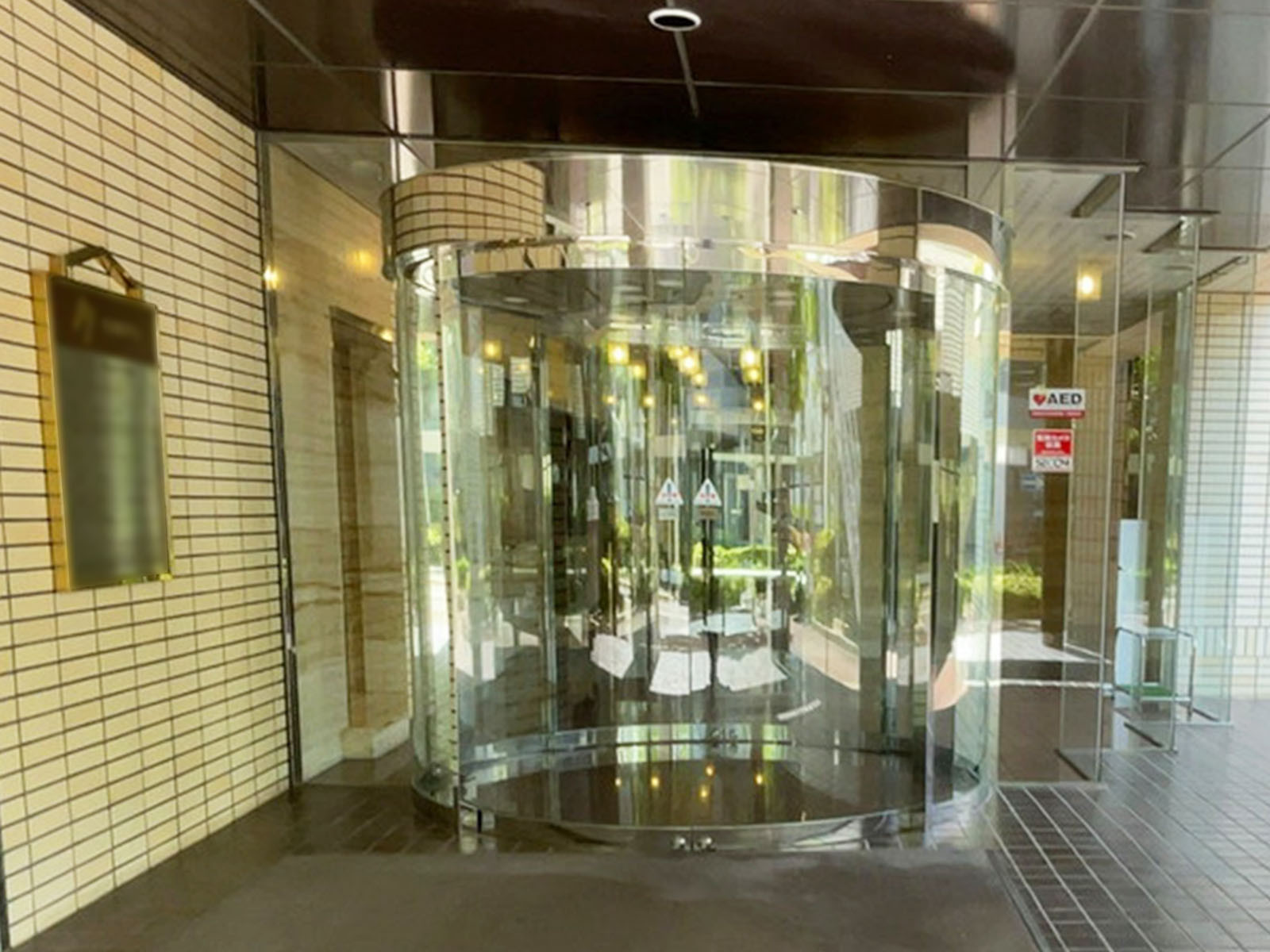 オフィスビル出入口