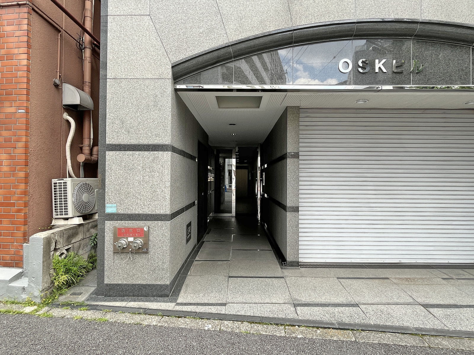 オフィスビル出入口