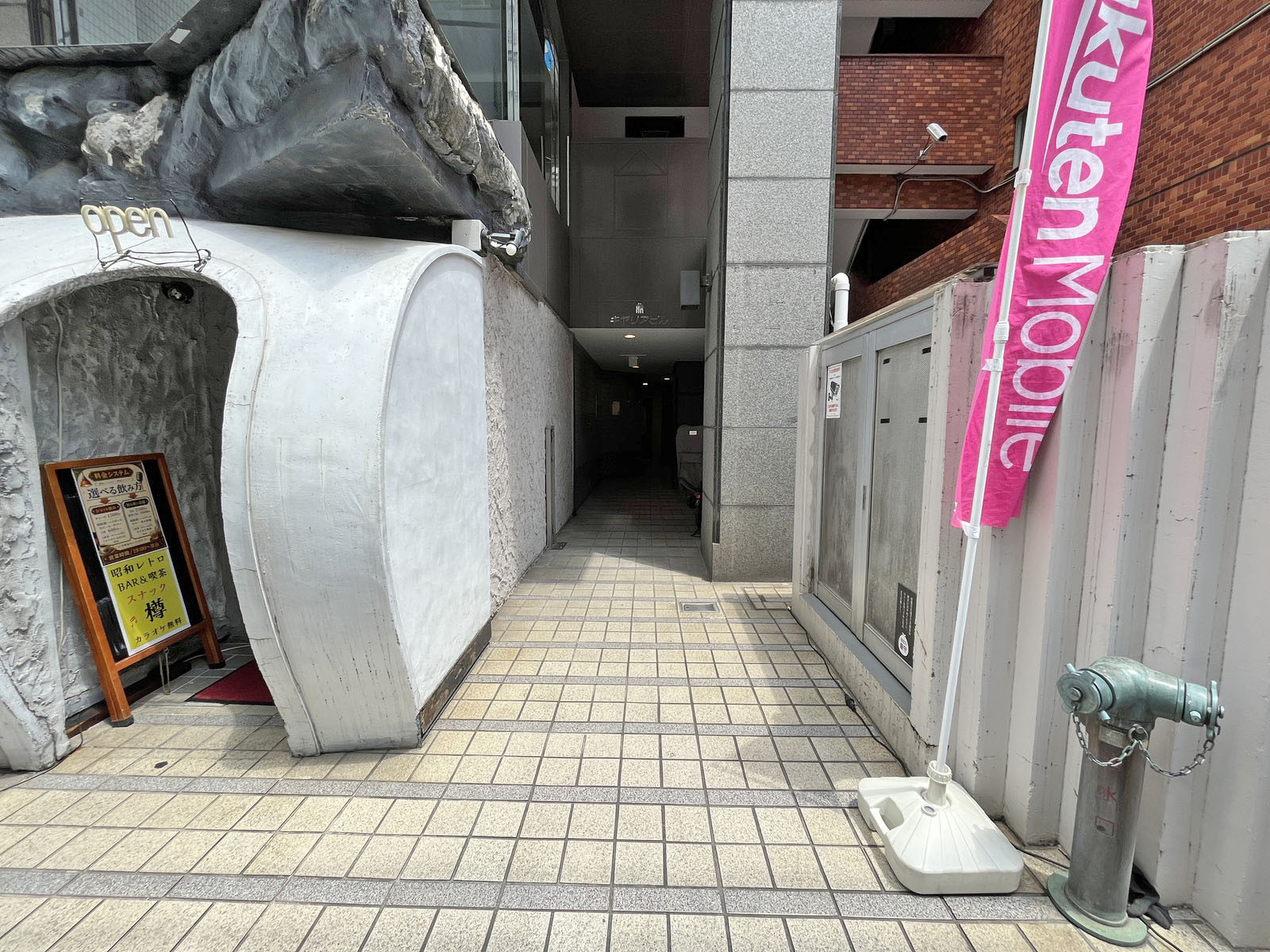 オフィスビル出入口