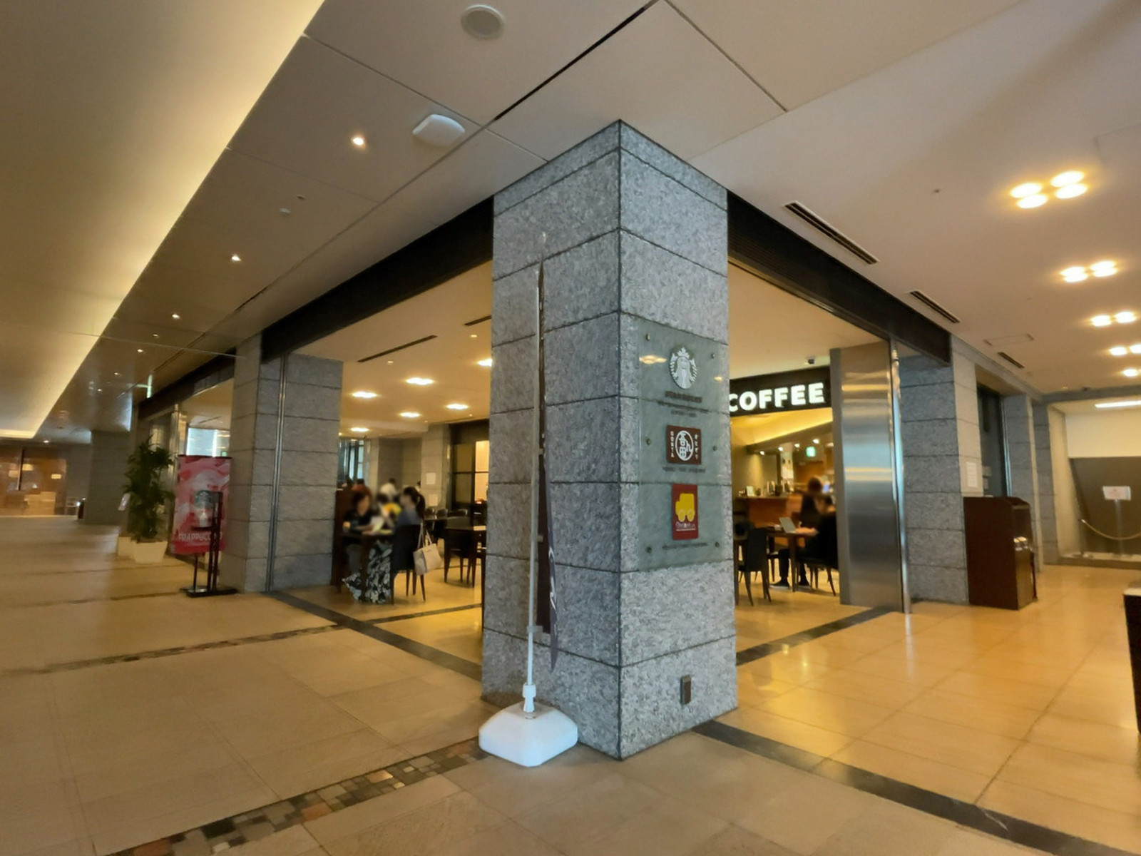 地下1階のスターバックス コーヒー 新宿野村ビル店