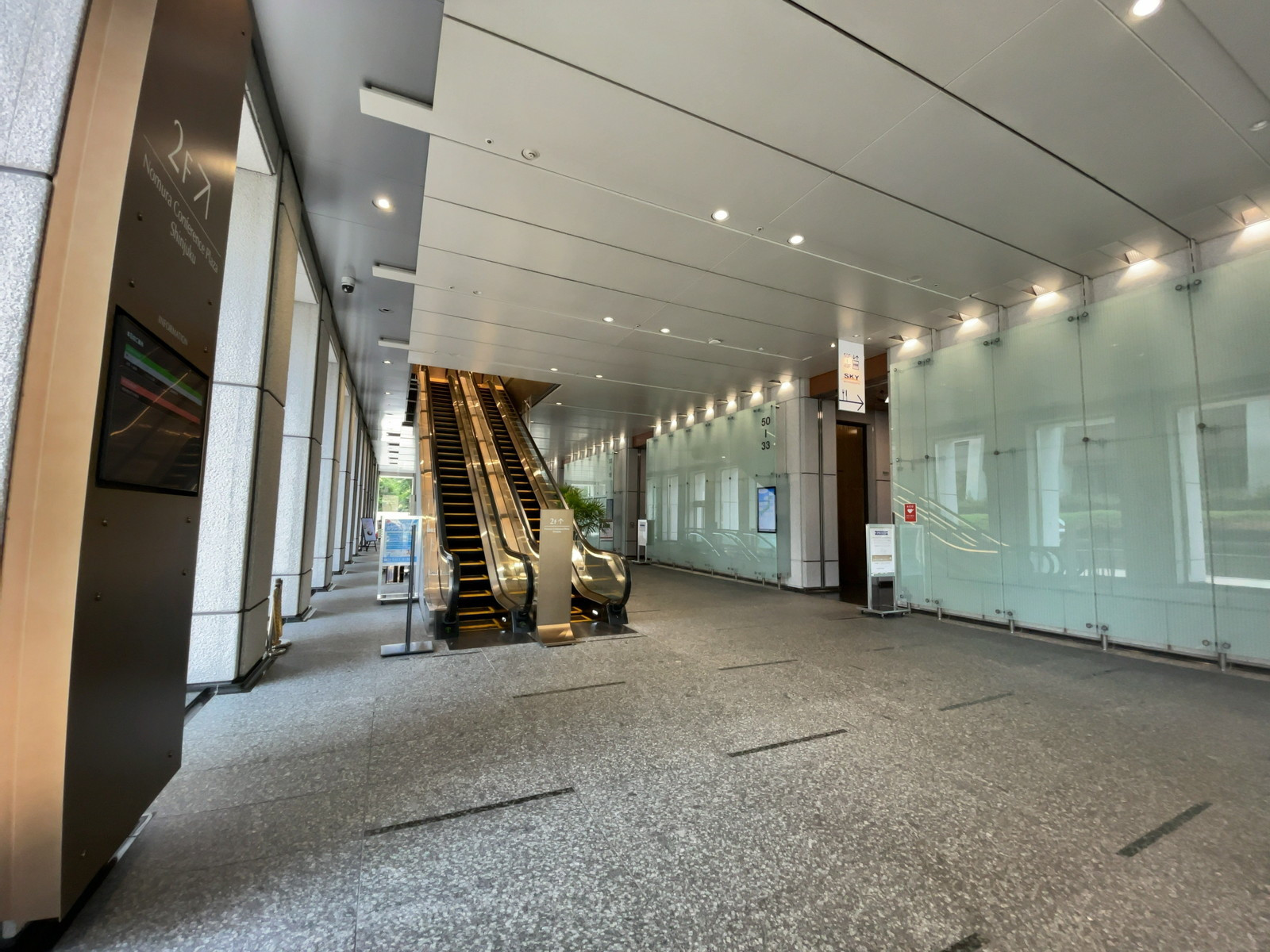 エントランスホール