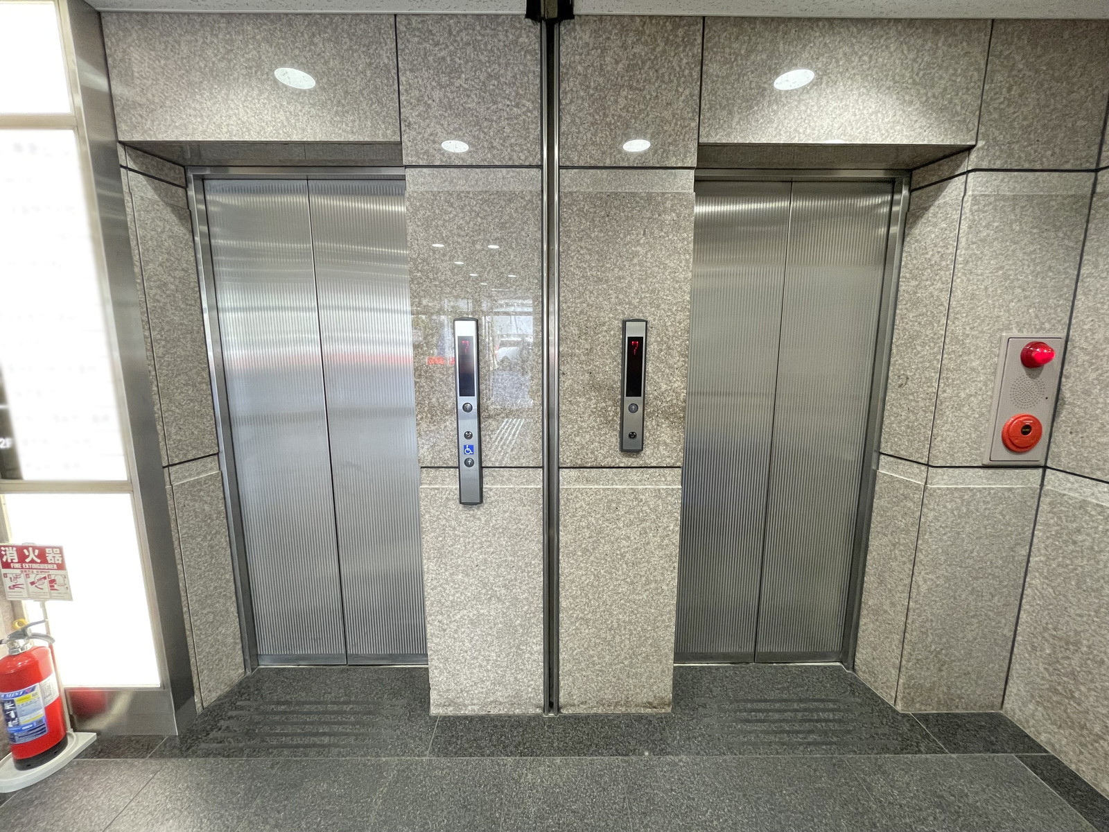 エレベーター(2基)