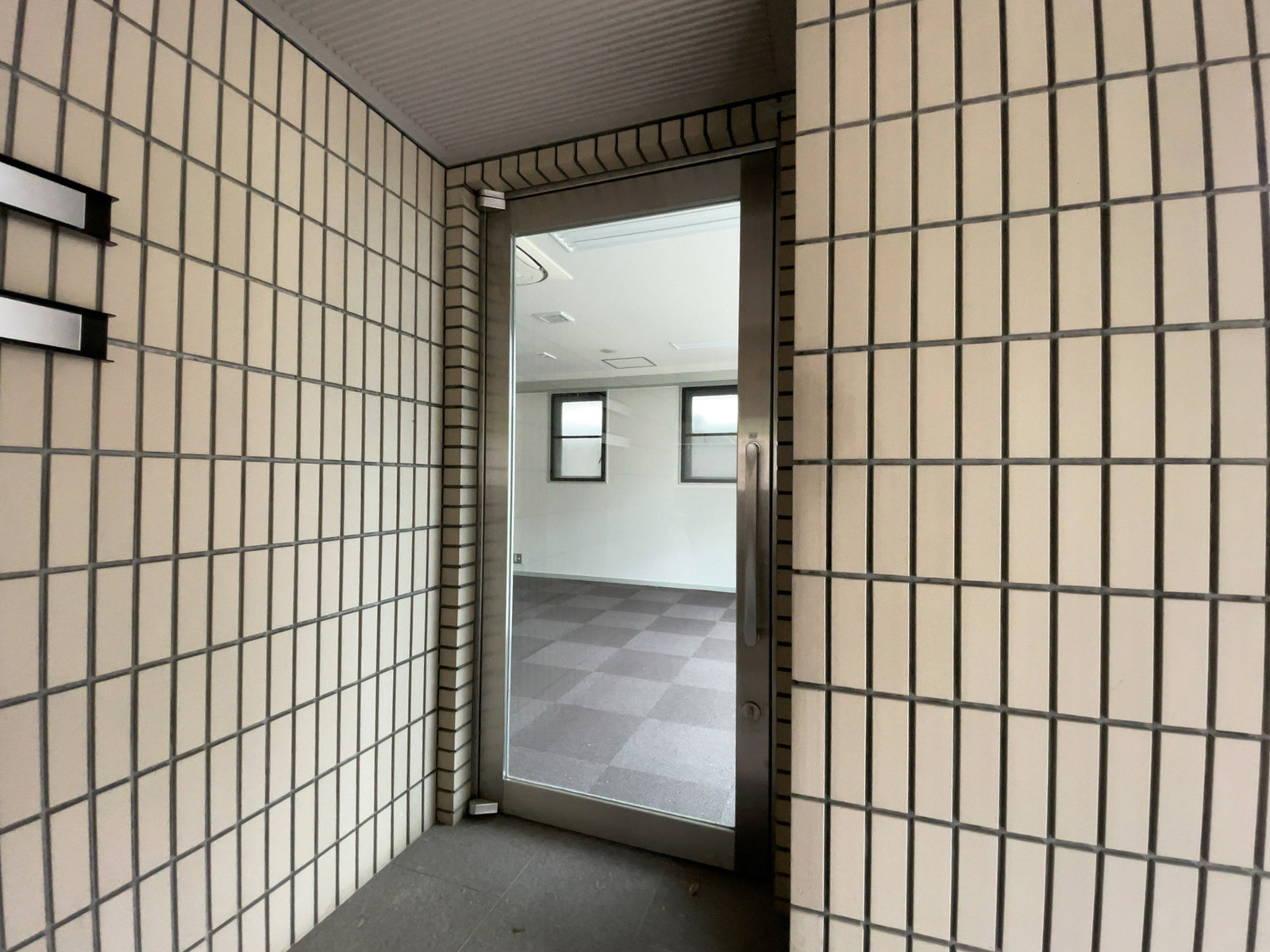 貸室出入り口