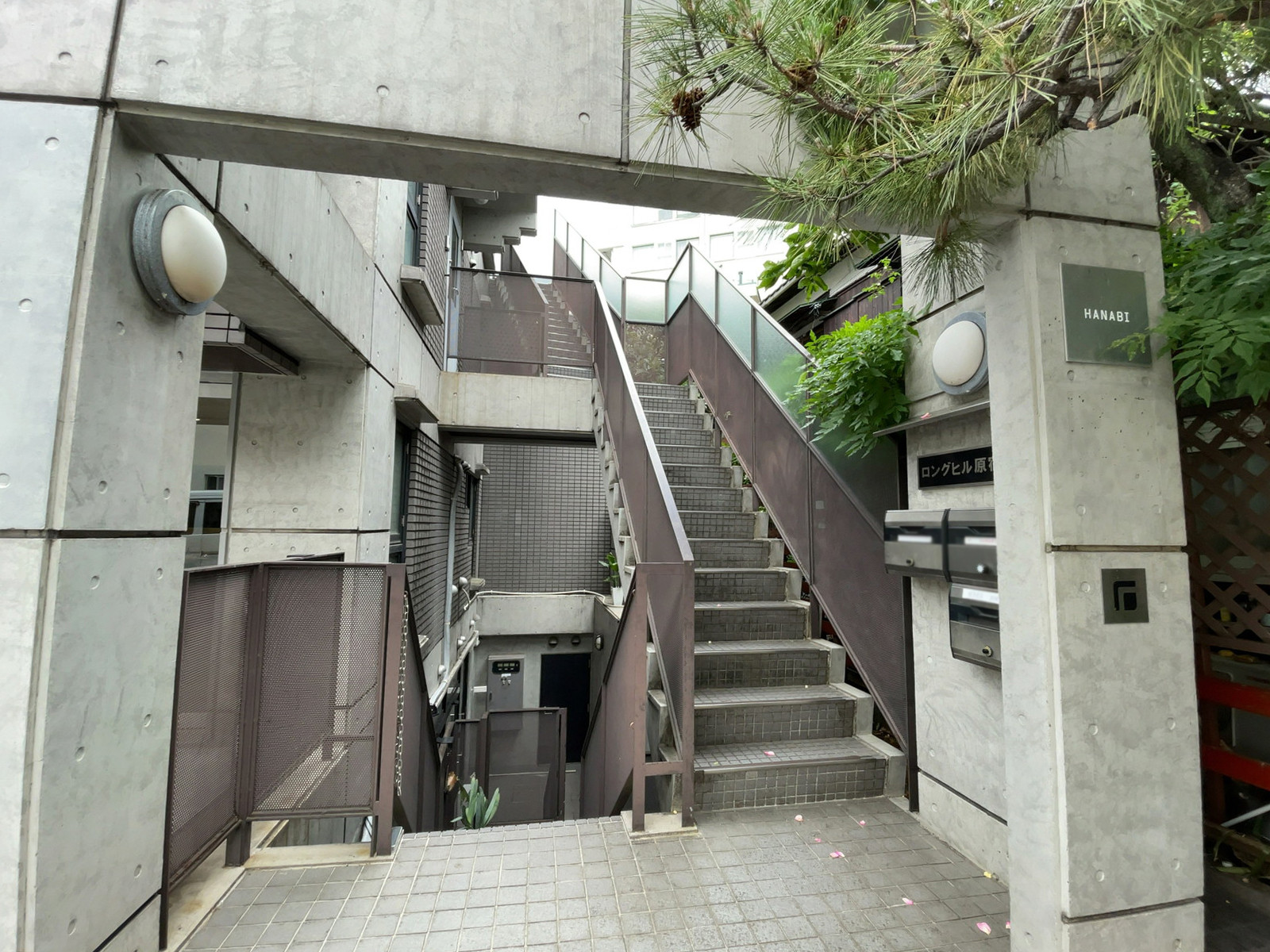 オフィスビル出入口
