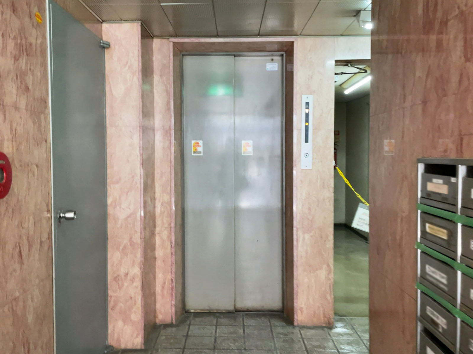 エレベーター(1基)