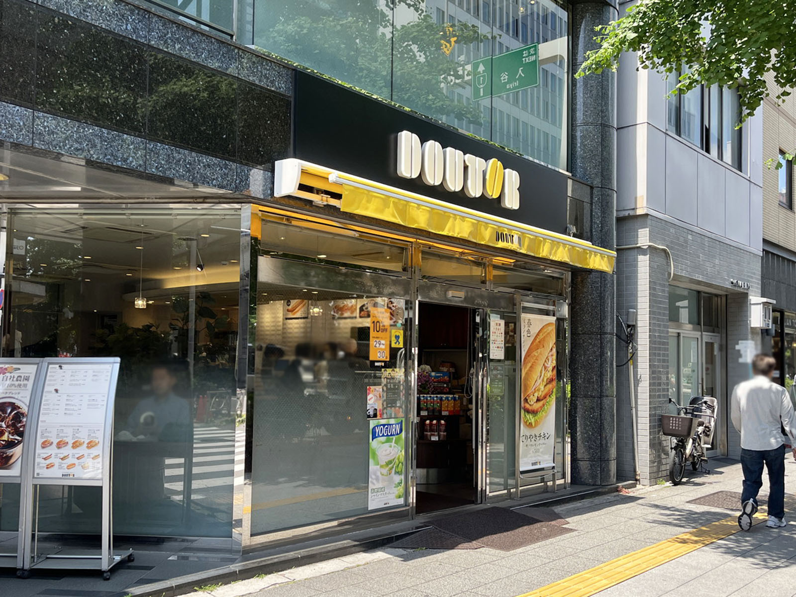 1階のドトールコーヒーショップ 御徒町昭和通り店