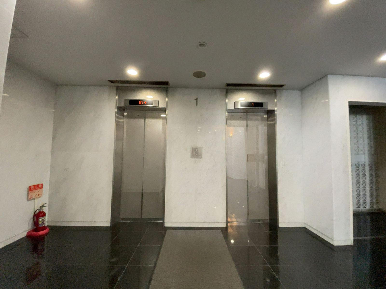 エレベーター(乗用2基)