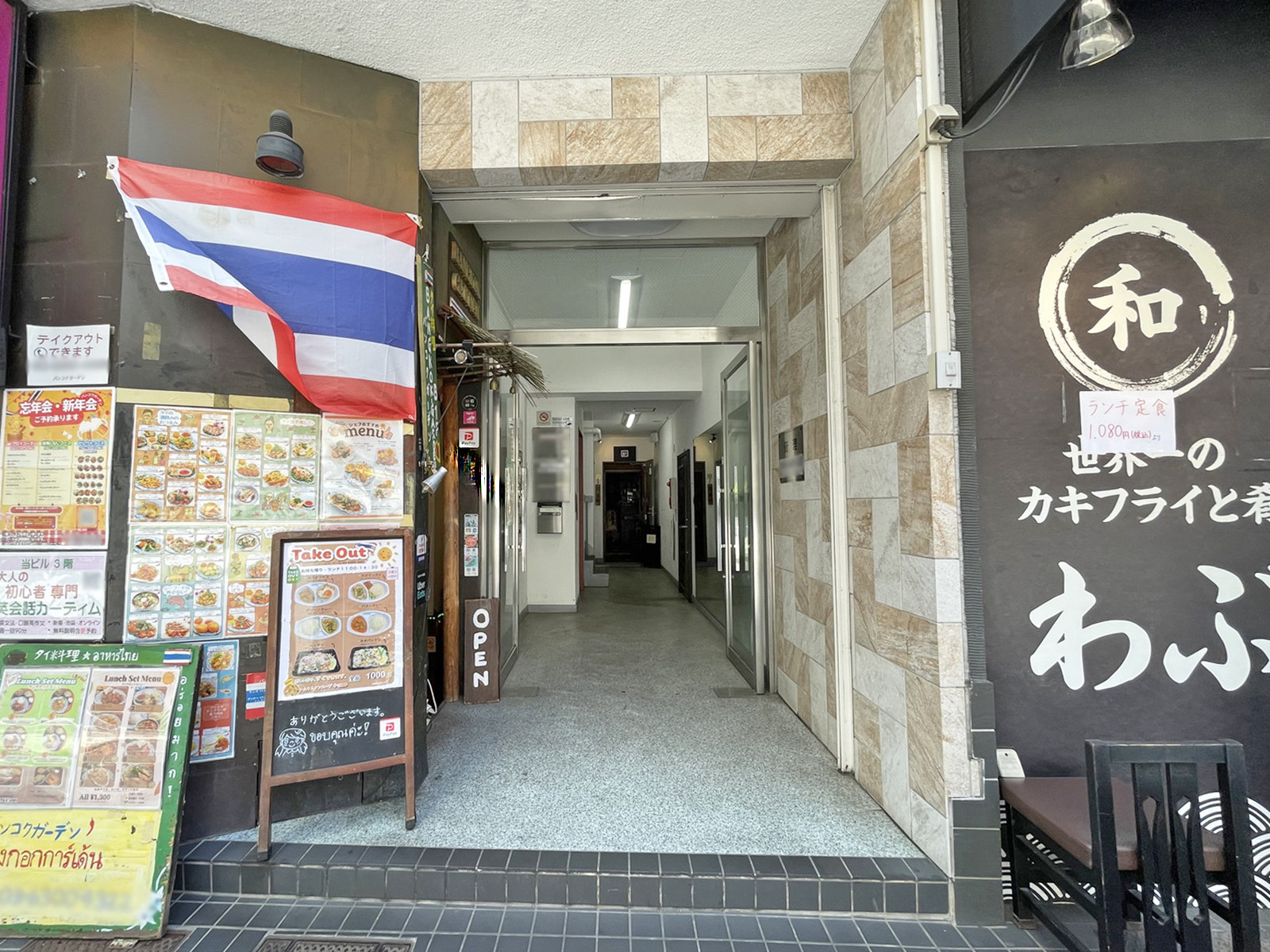 オフィスビル出入口