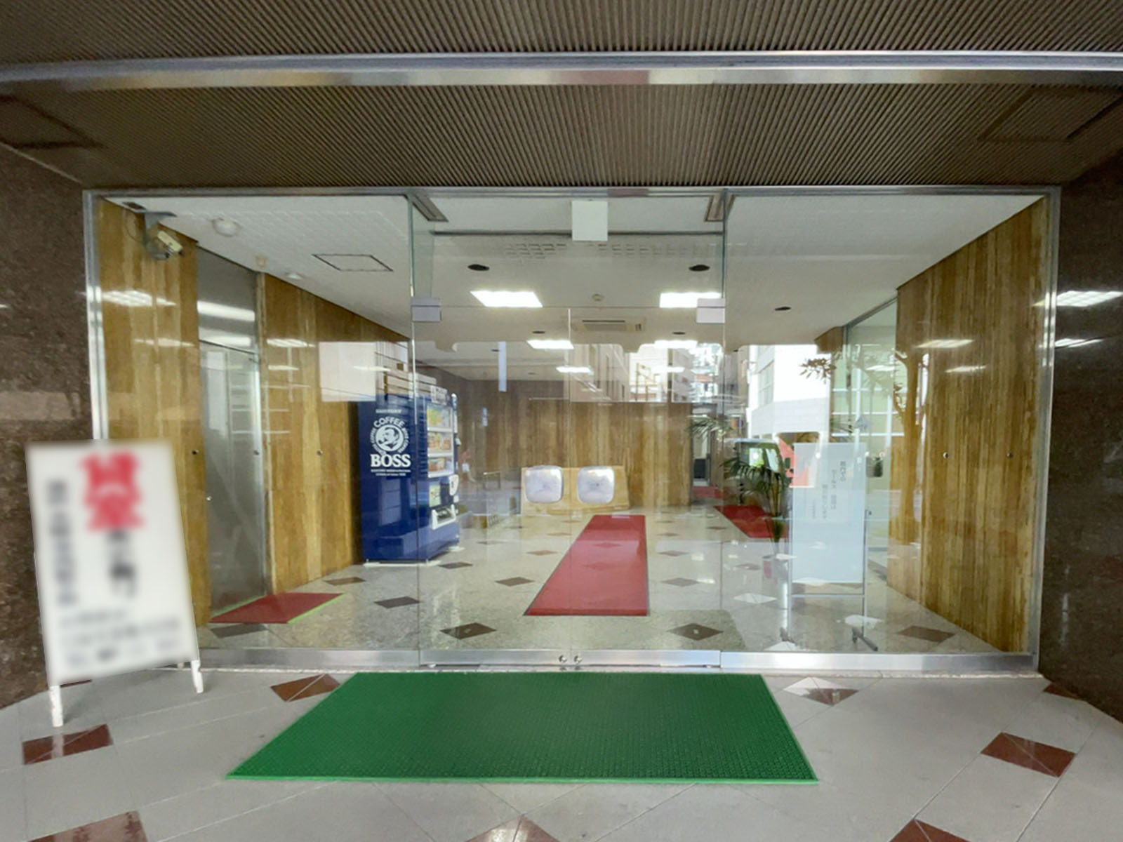 オフィスビル出入口