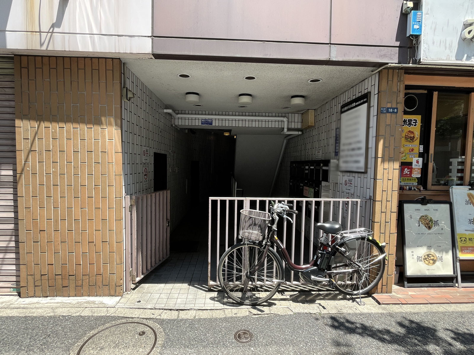 オフィスビル出入口