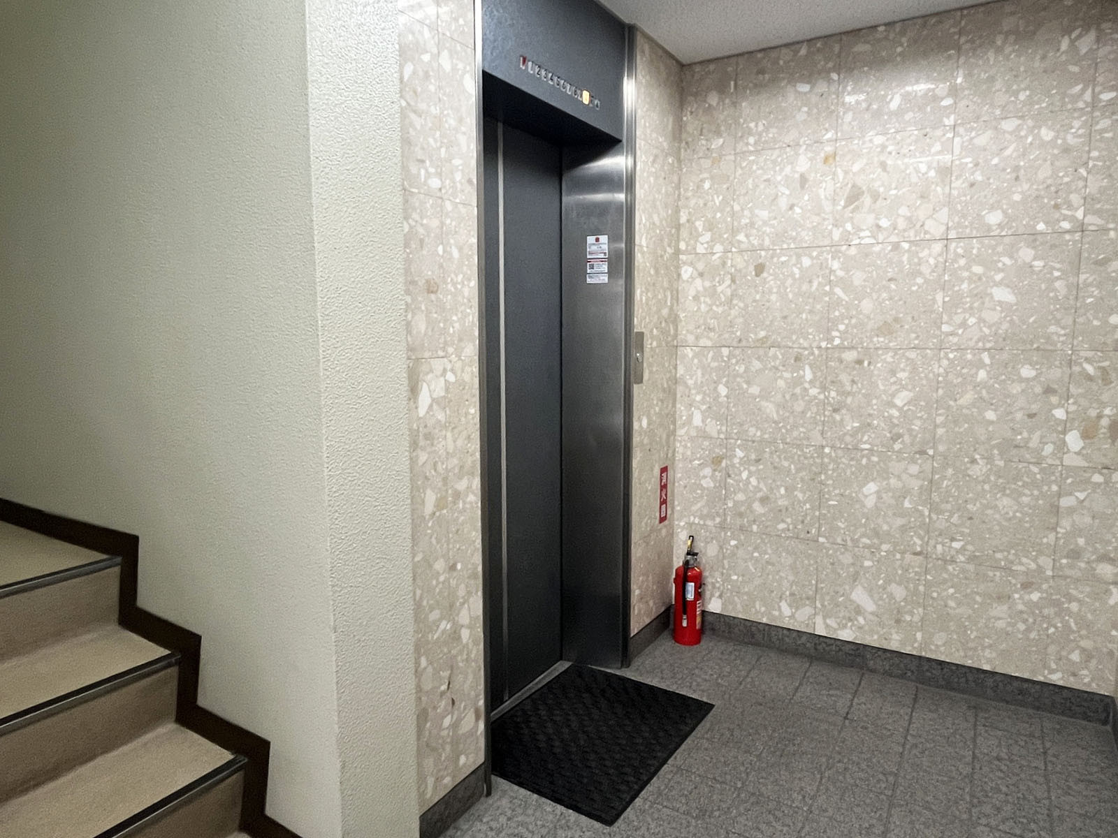 エレベーター(1基)