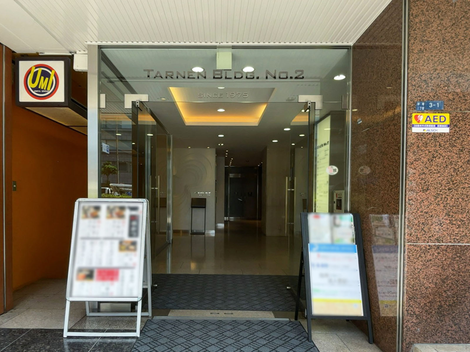 オフィスビル出入口