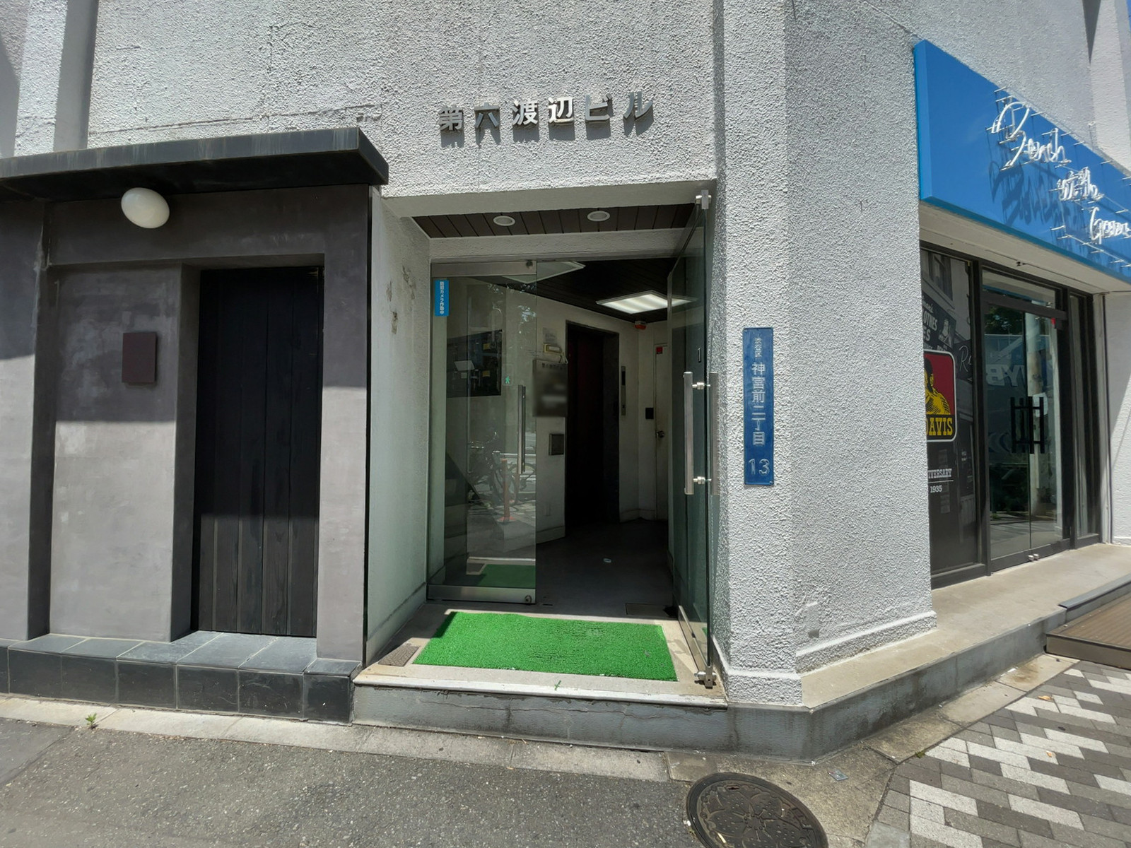 オフィスビル出入口