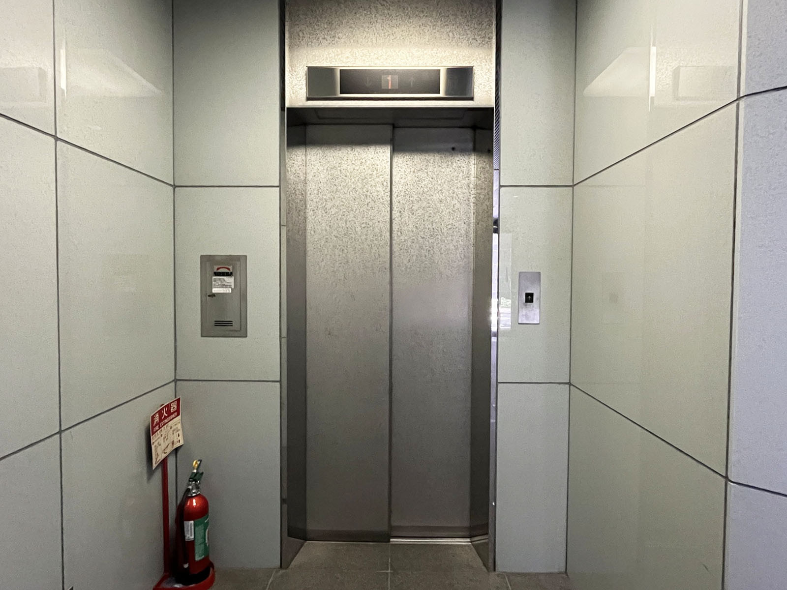 エレベーター(1基)