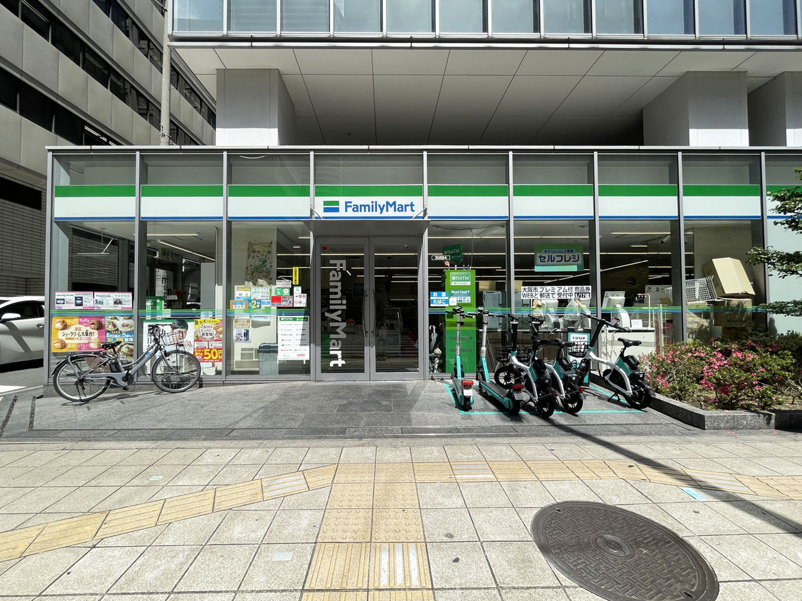 1階のファミリーマート 堂島浜一丁目店