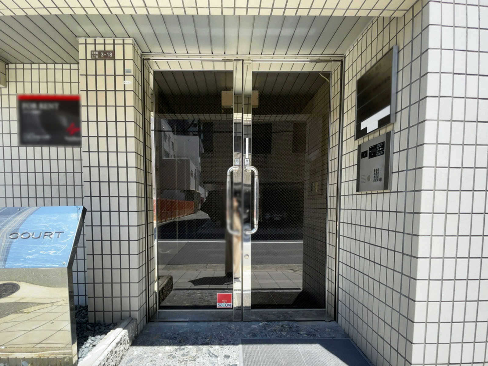 オフィスビル出入口