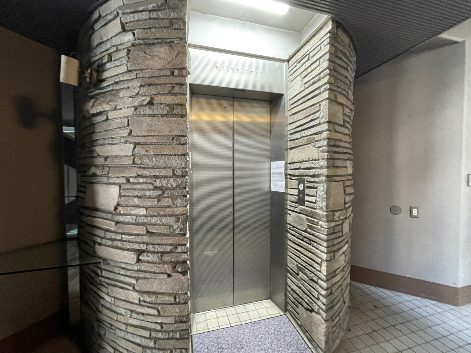エレベーター(1基)