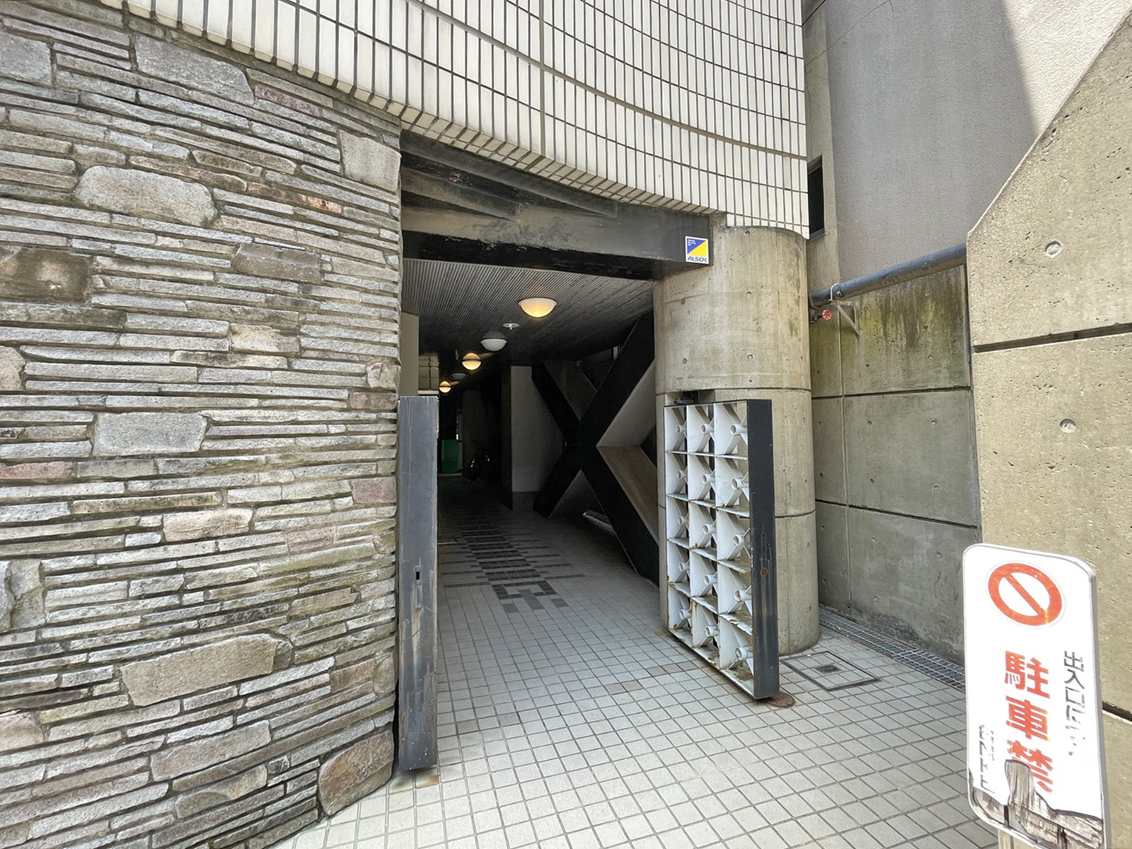 オフィスビル出入口