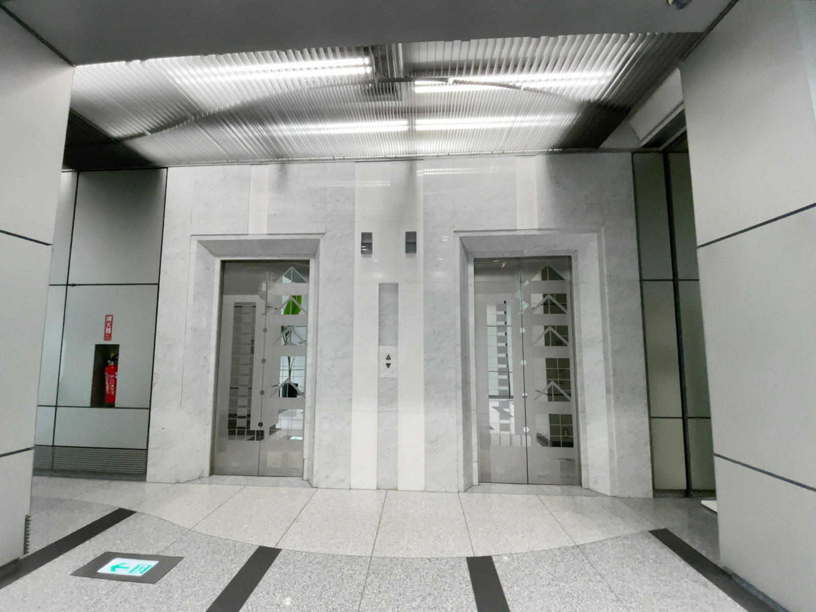 エレベーター(2基)