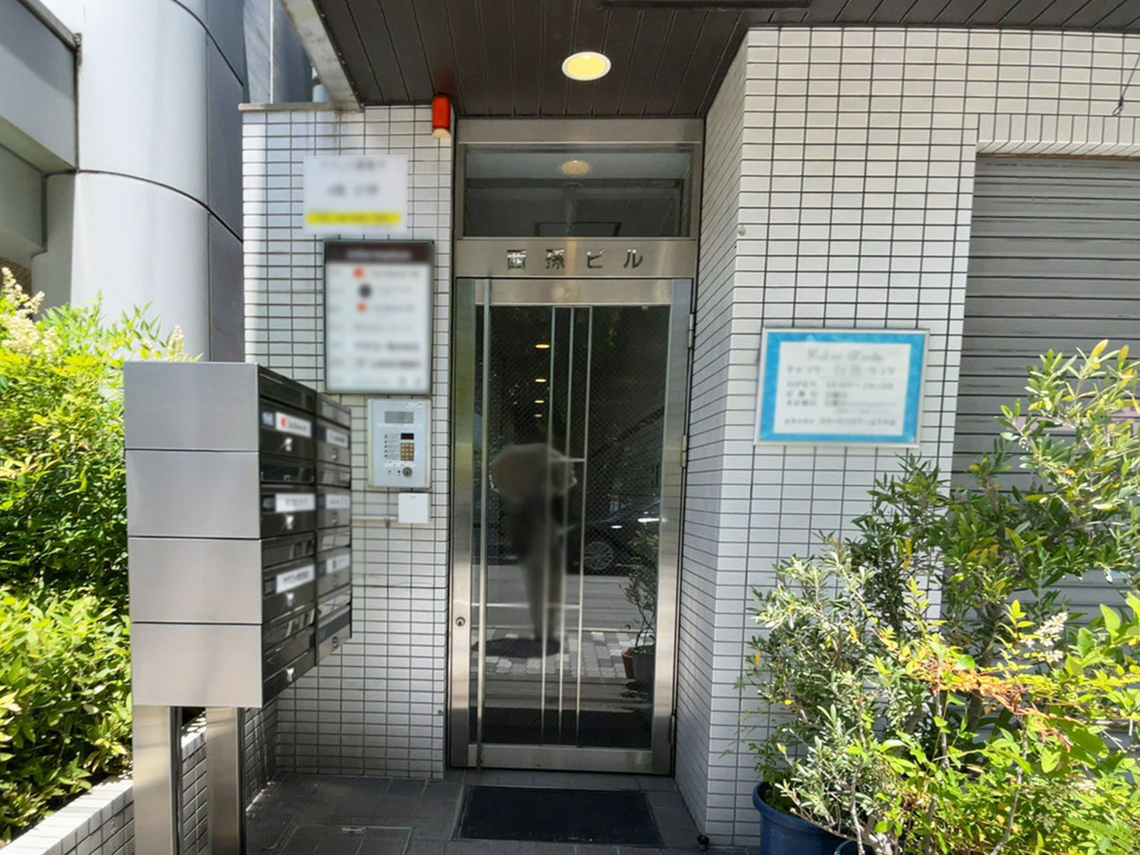 オフィスビル出入口