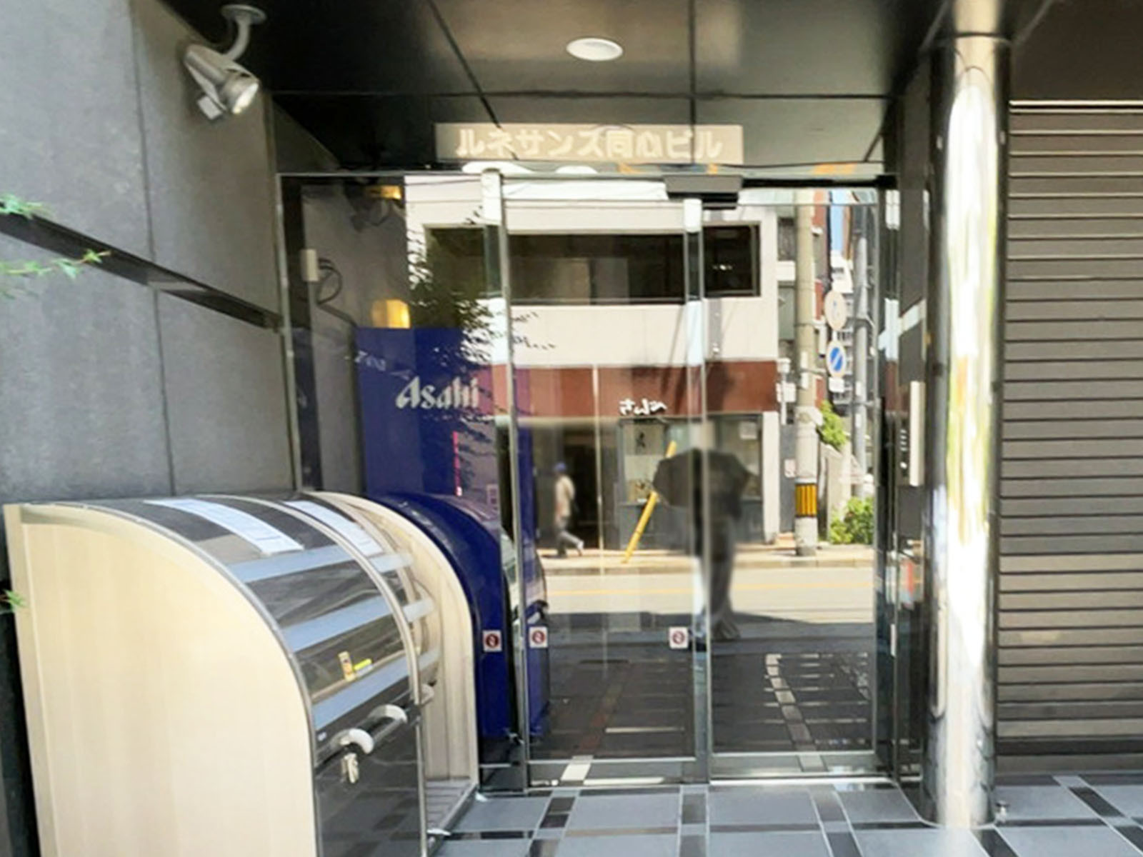 オフィスビル出入口