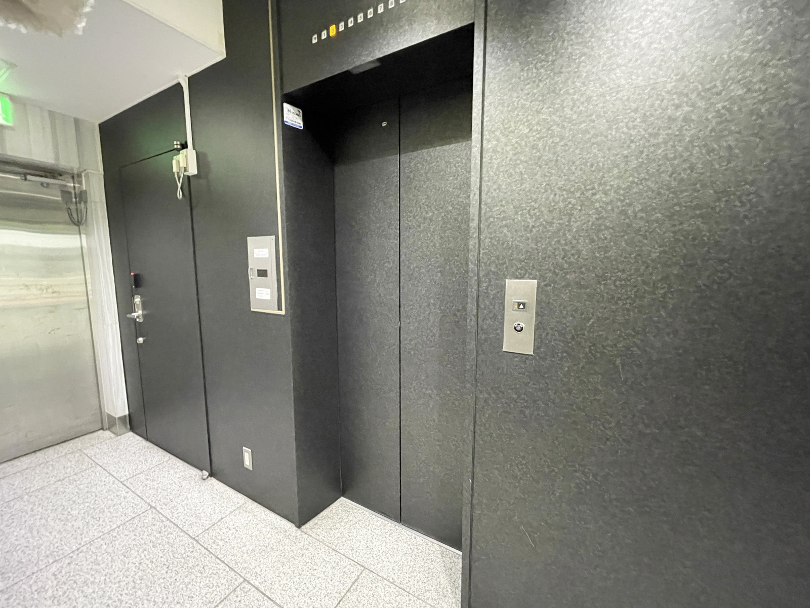 エレベーター(1基)