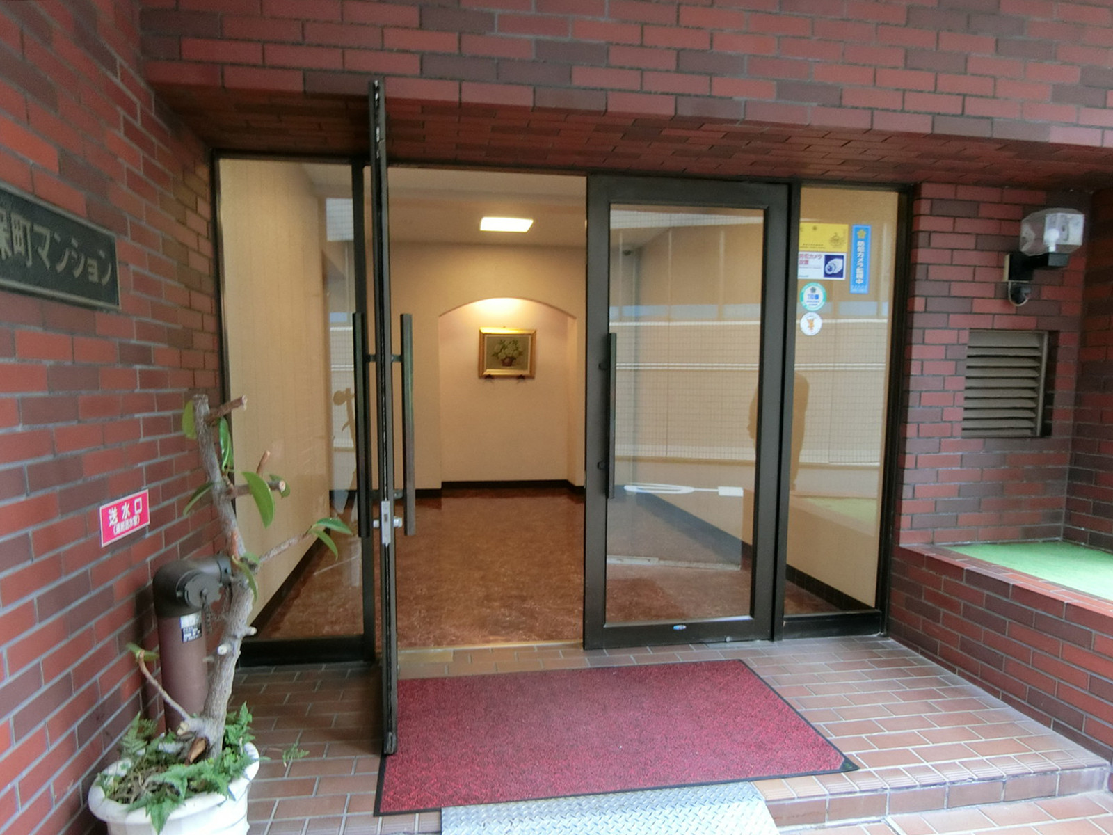 オフィスビル出入口