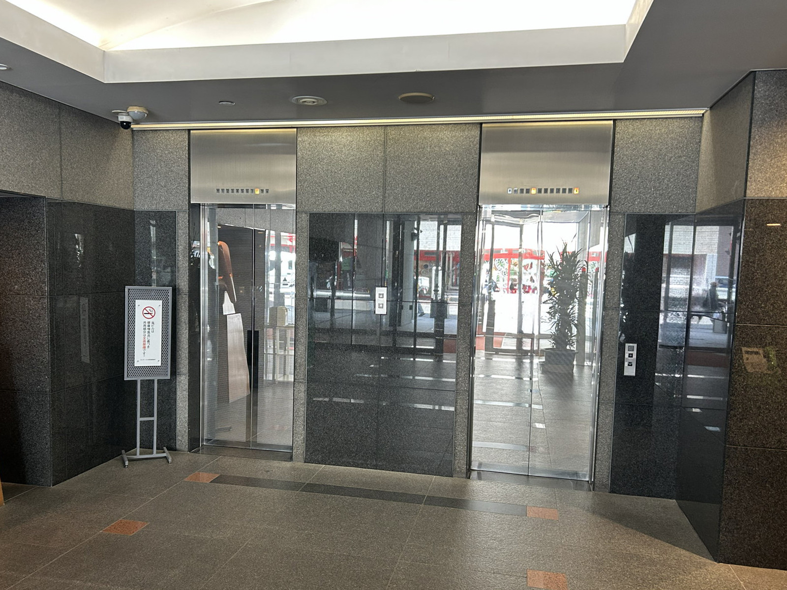 エレベーター(2基)