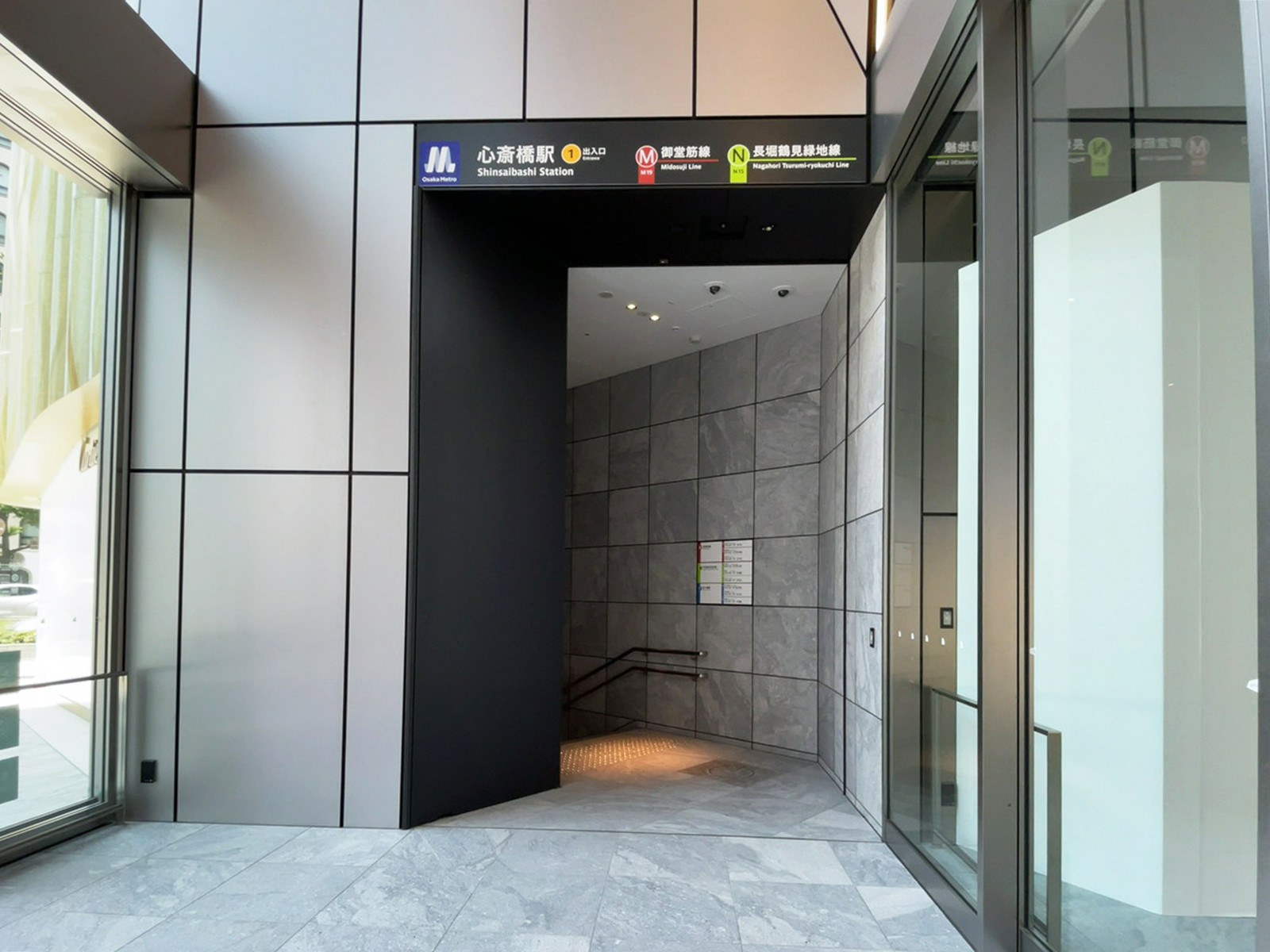 「心斎橋駅」直結