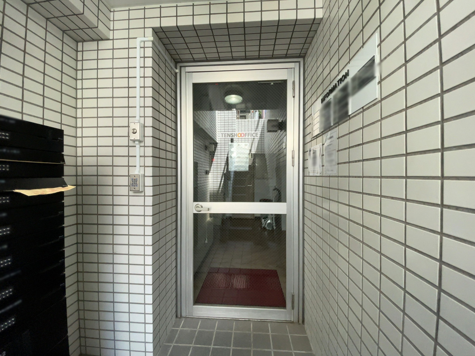 地下出入り口
