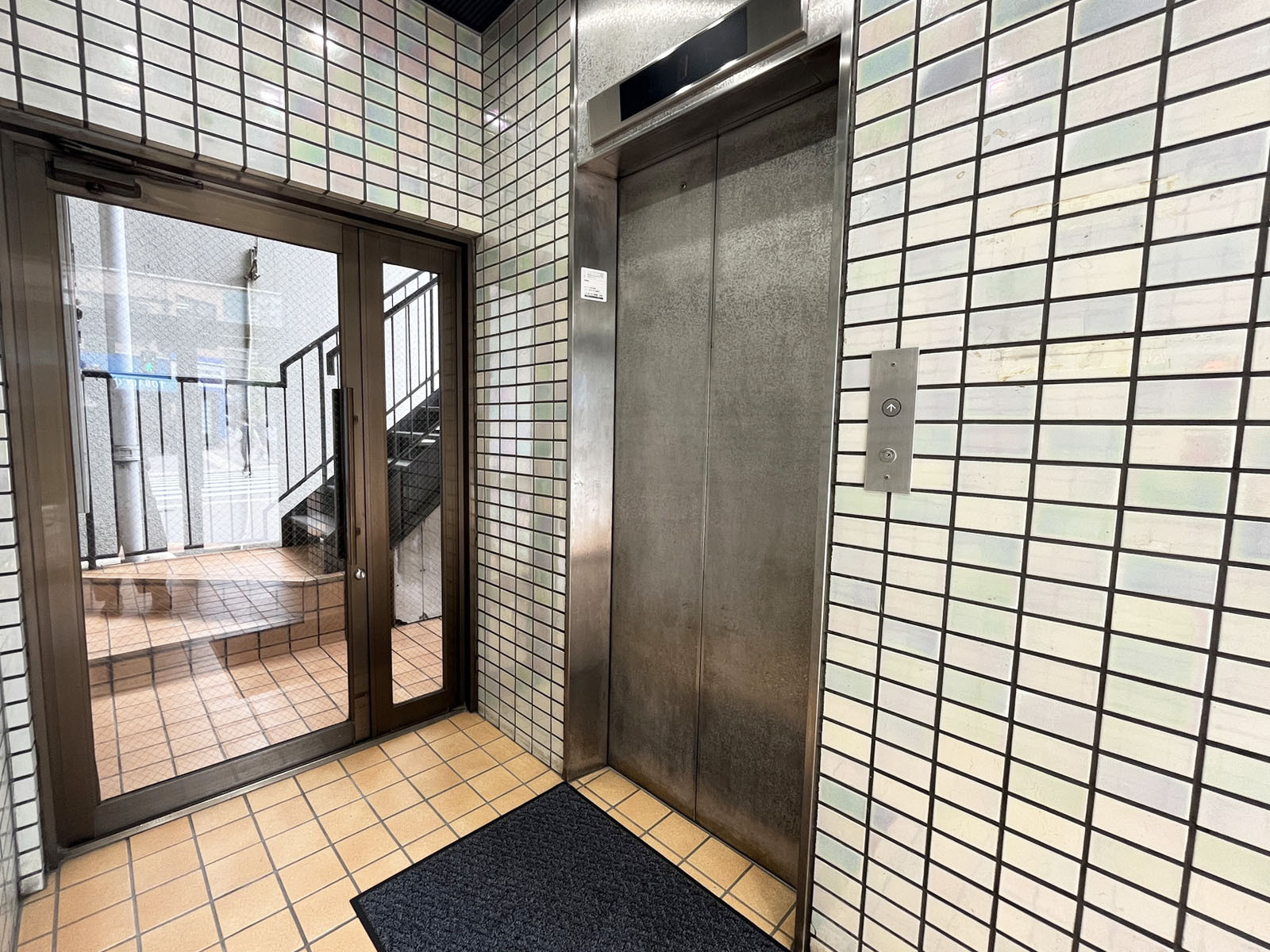 エレベーター(1基)