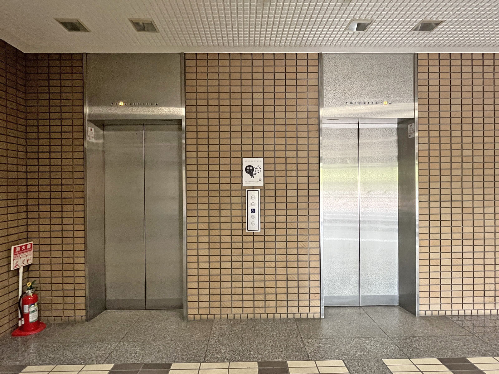 エレベーター(2基)