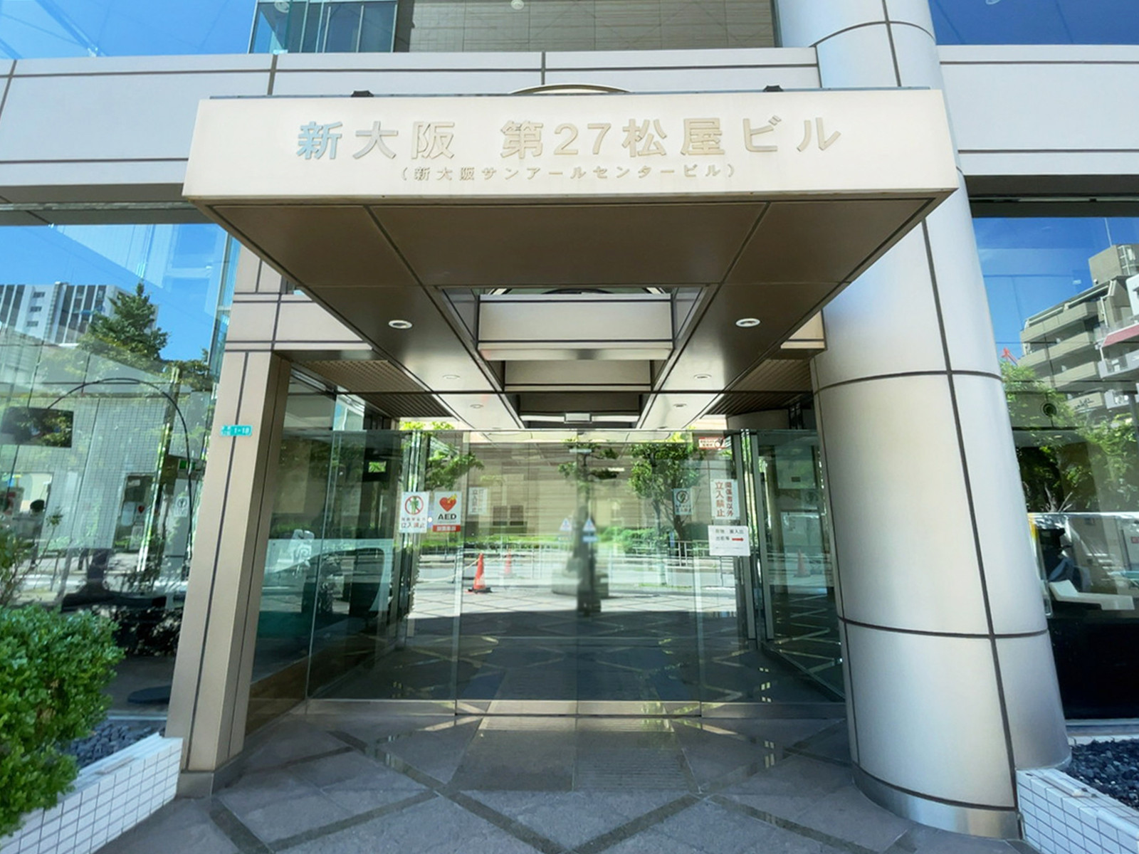 オフィスビル出入口
