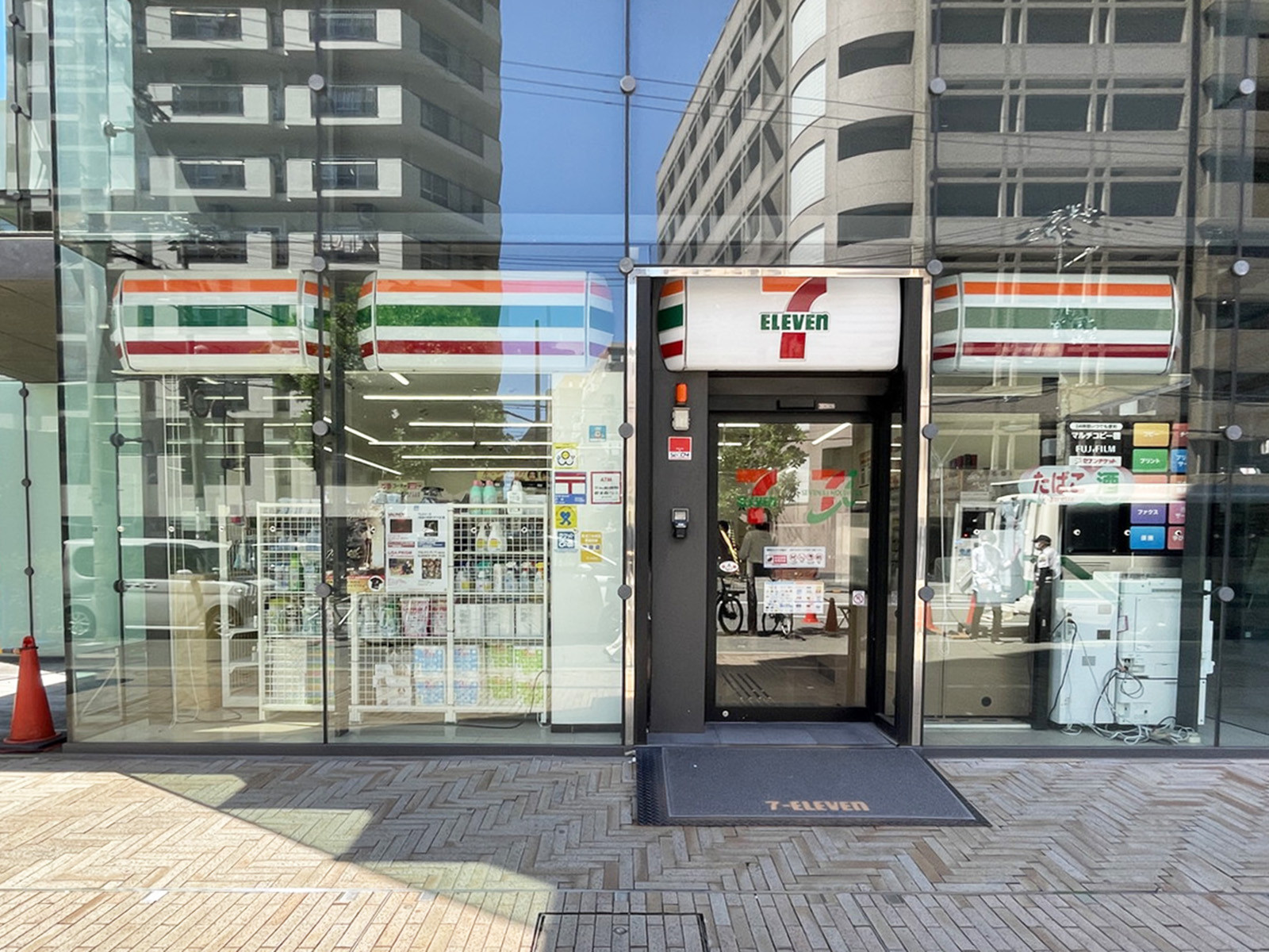 1階のセブン-イレブン 新大阪ブリックビル店