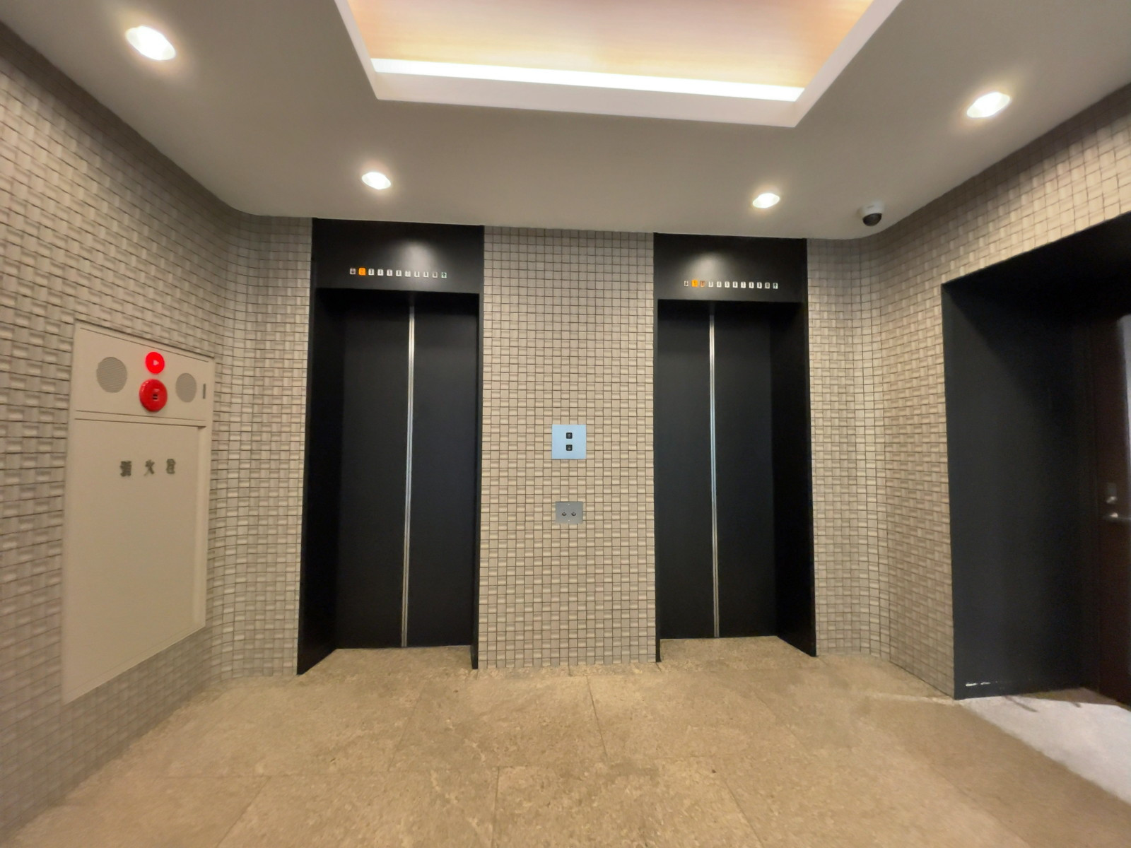 エレベーター(2基)