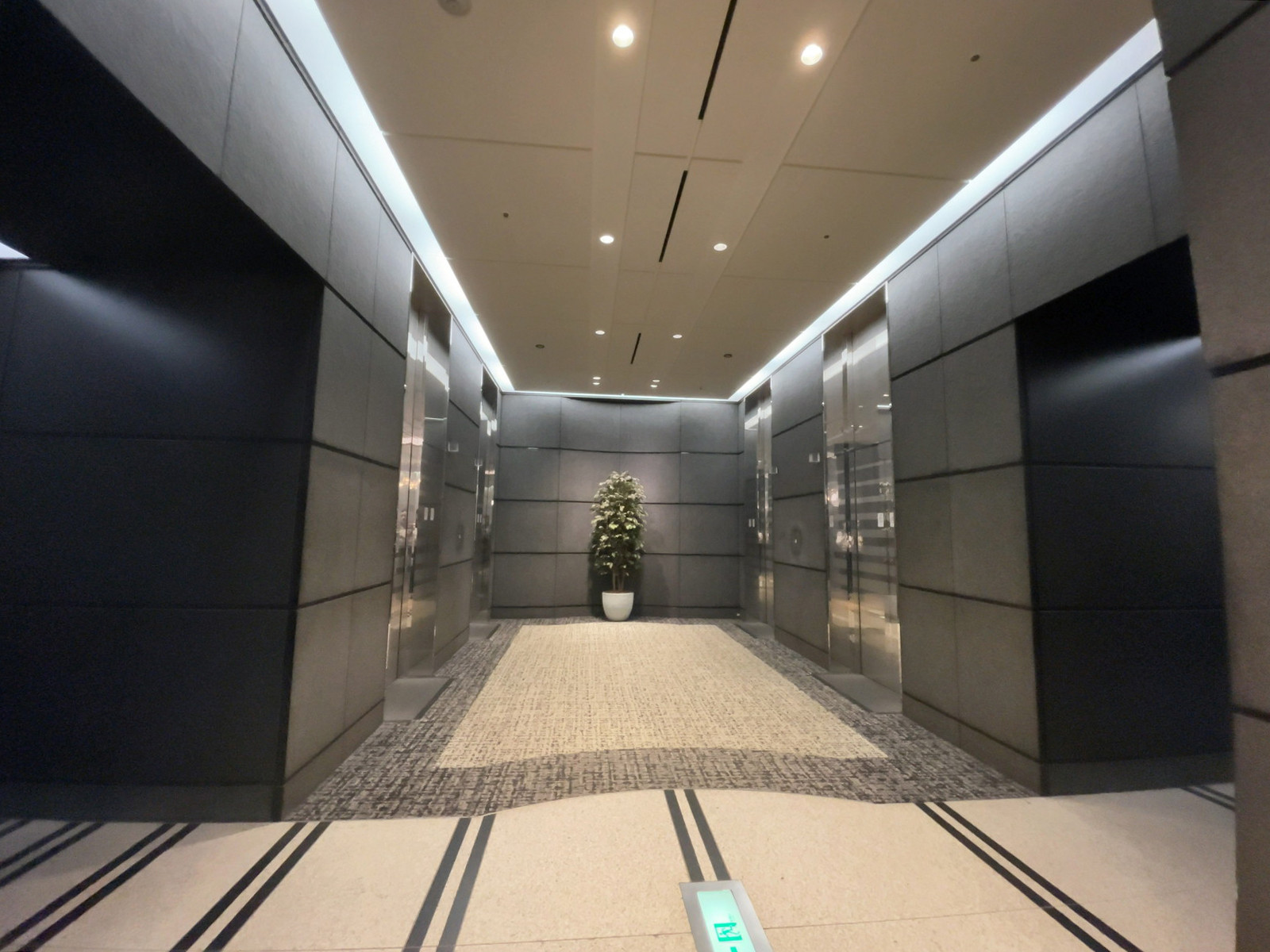 エレベーター(乗用4基)