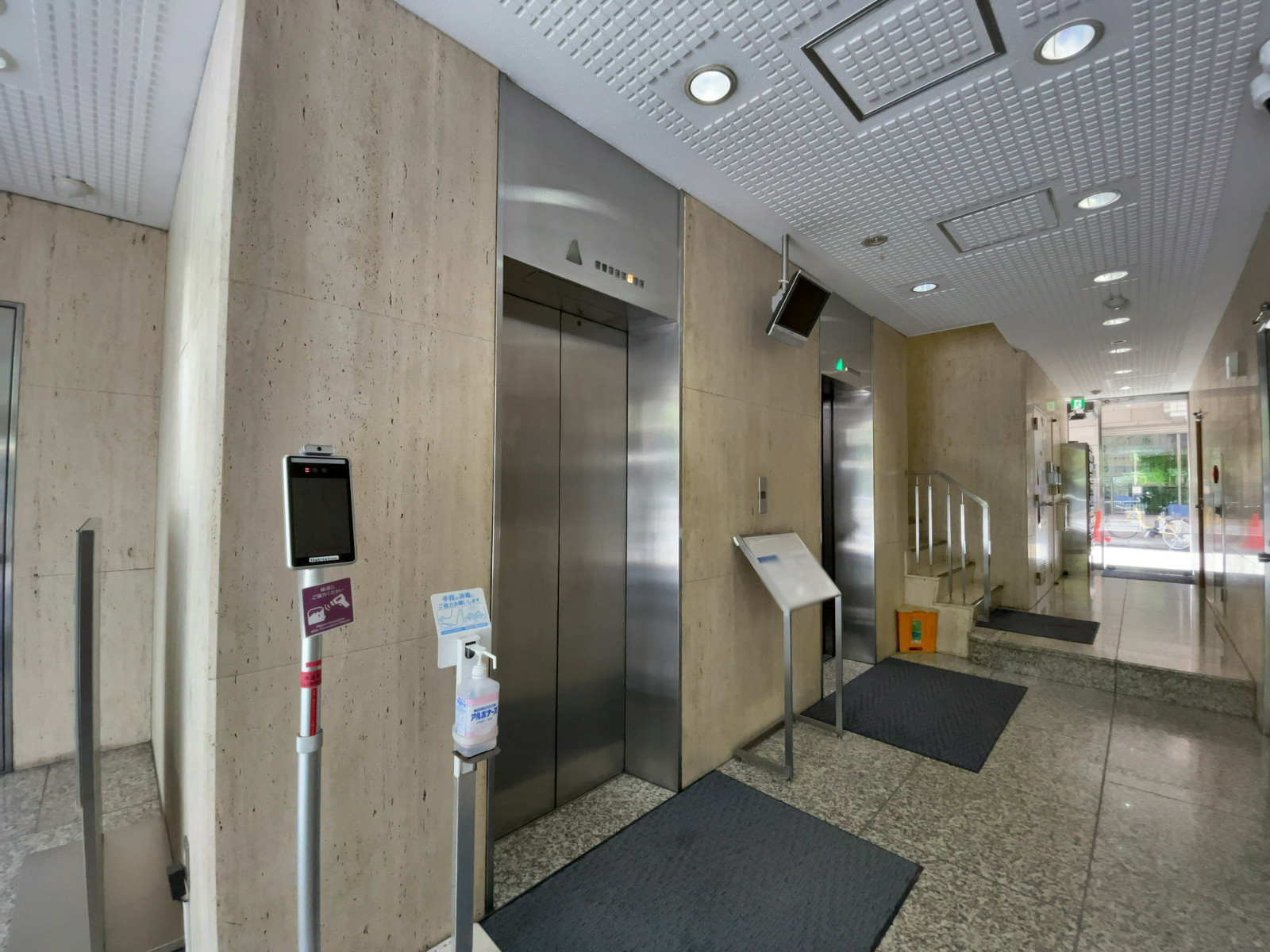 エレベーター(2基)