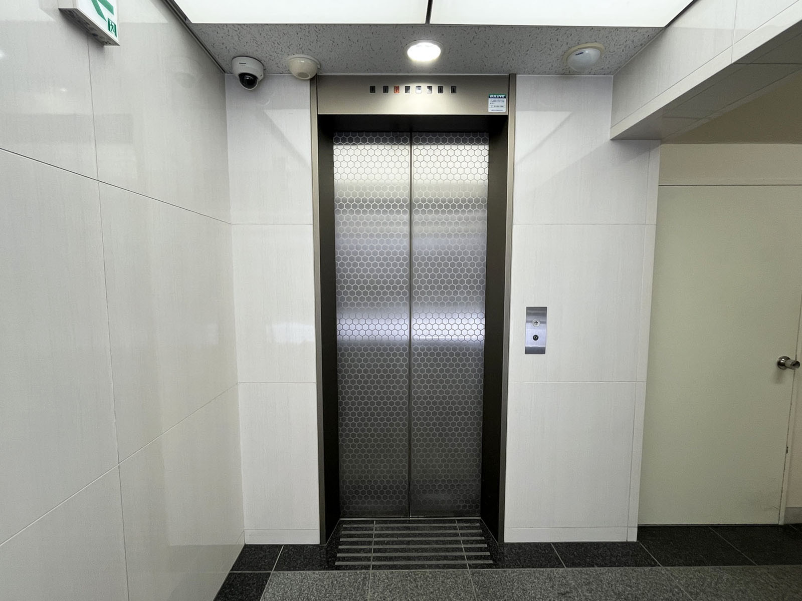 エレベーター(1基)